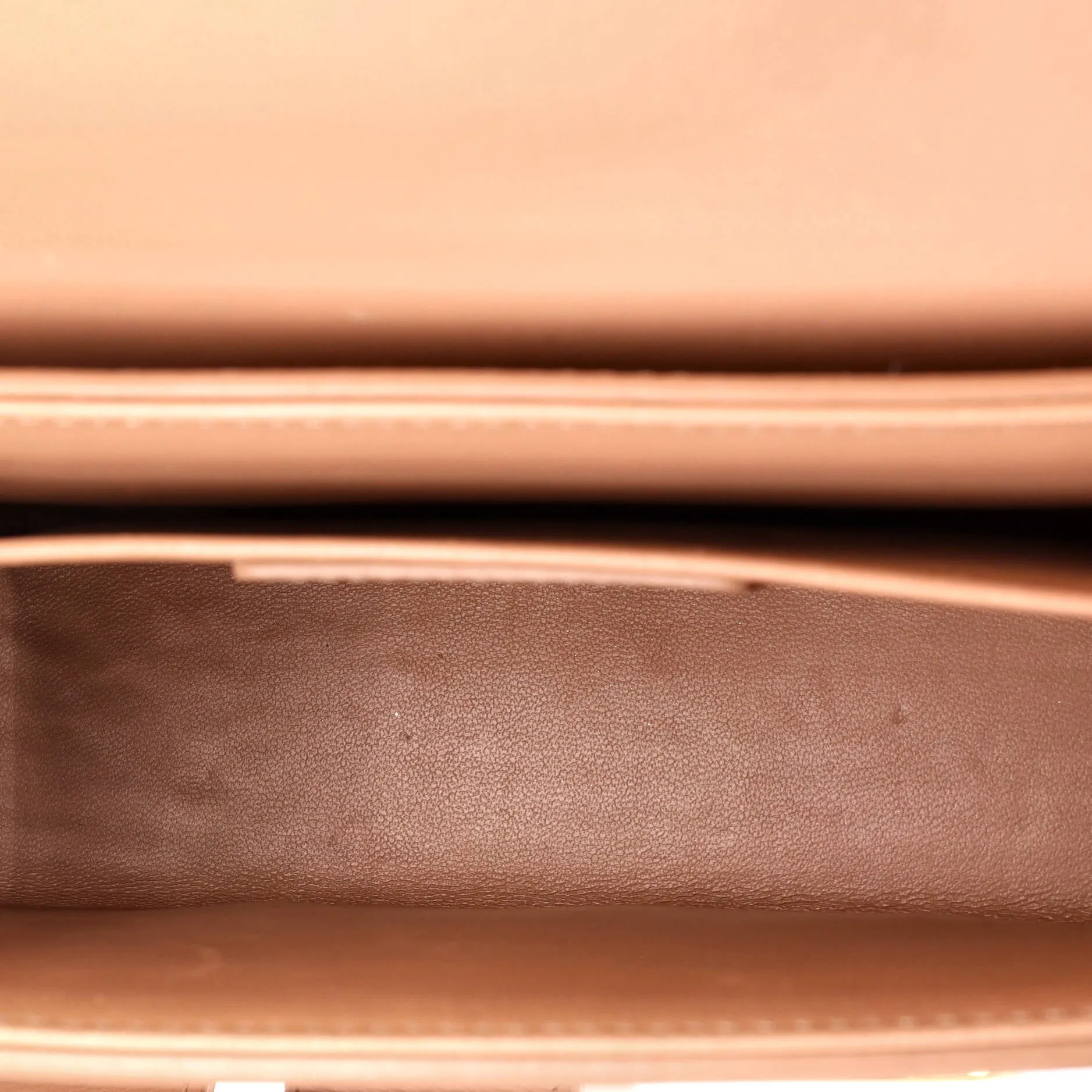 30 Montaigne Box Bag Leather