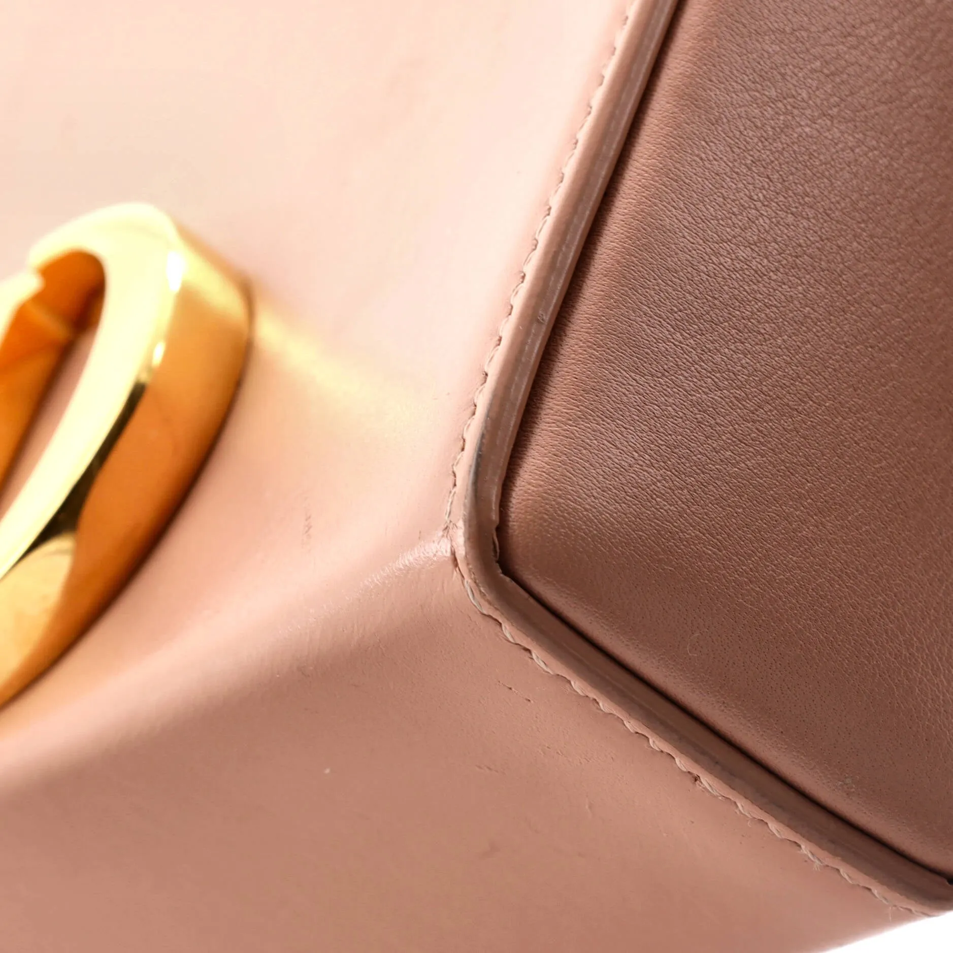 30 Montaigne Box Bag Leather