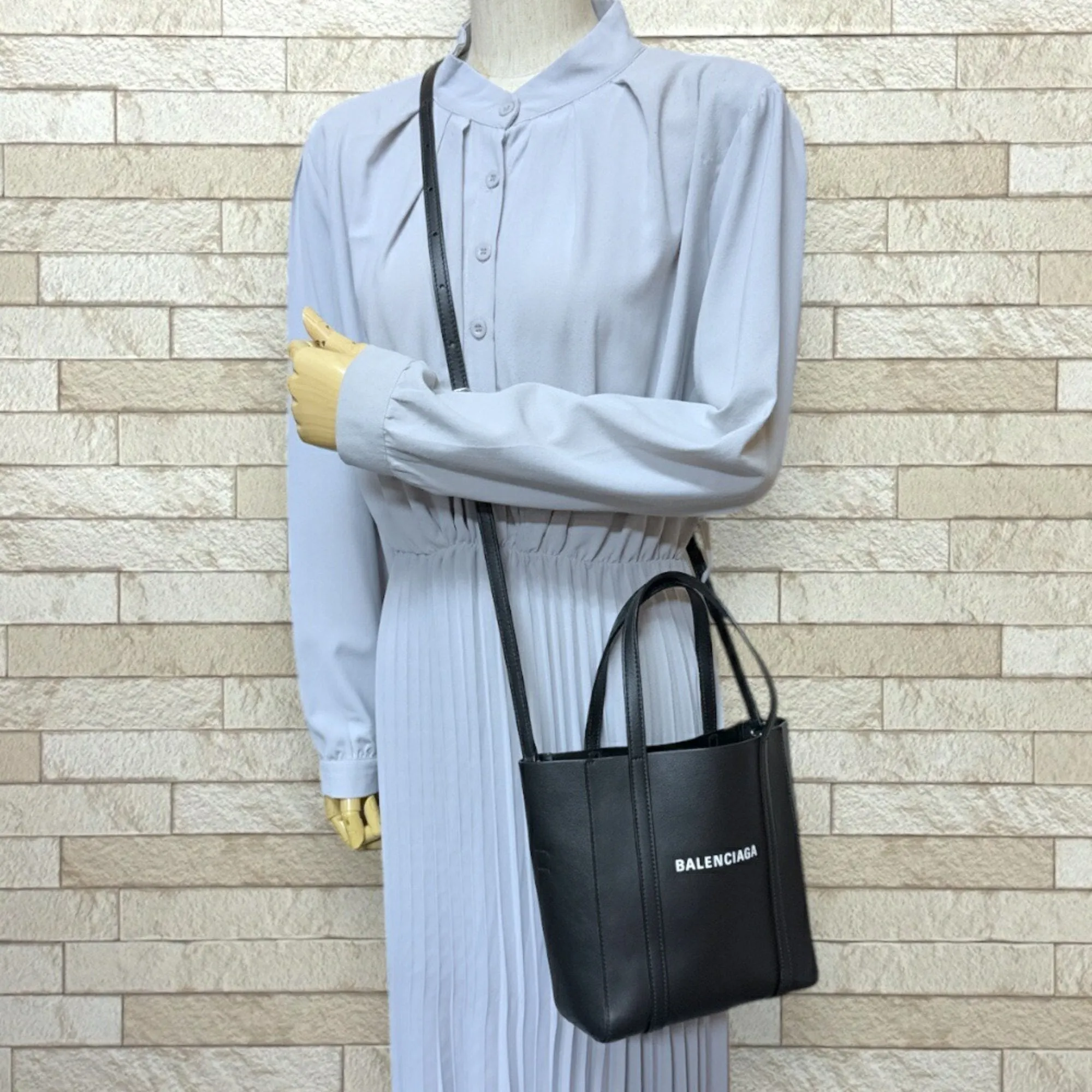 Balenciaga Leather Shoulder Bag (Pre-Owned)