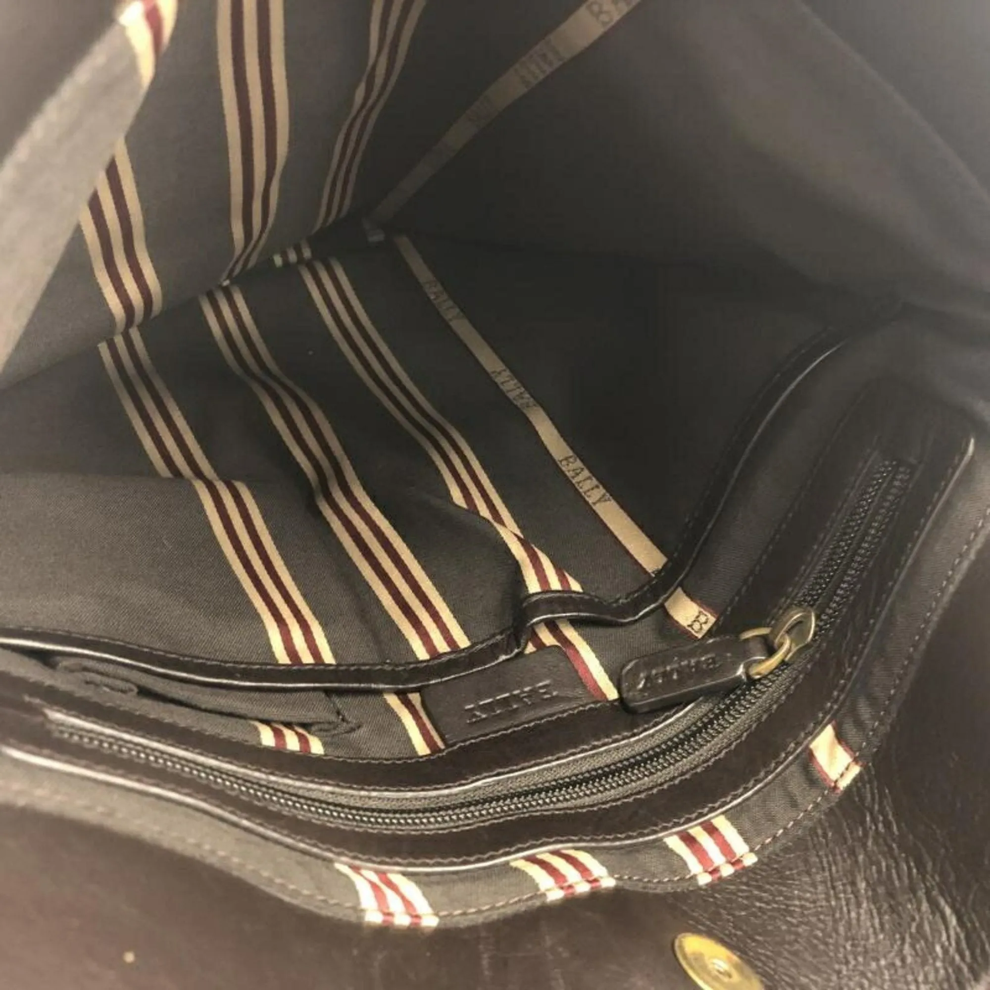 Bally Shoulder Bag (Pre-Owned)