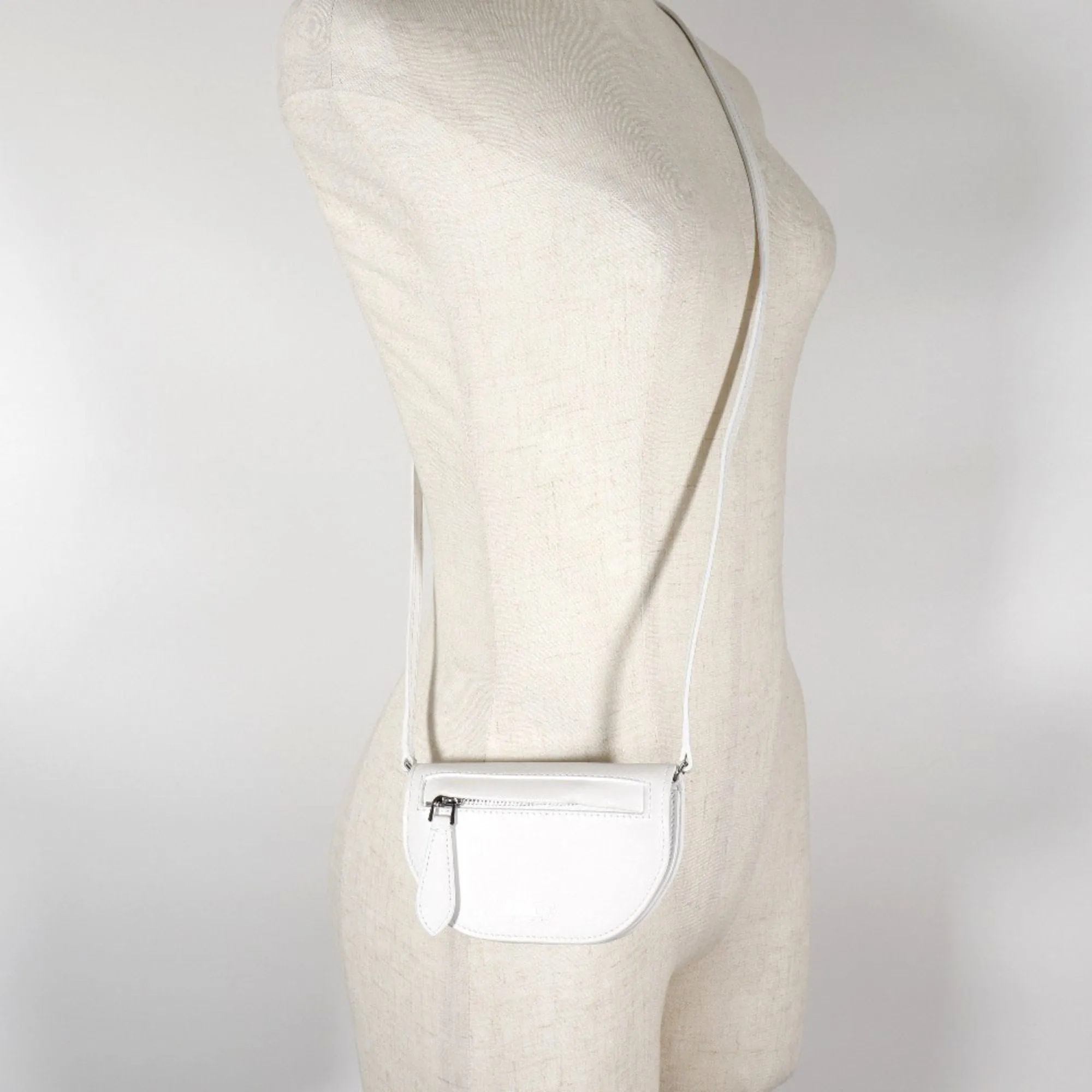 Burberry Olympia  Leather Shoulder Bag (Pre-Owned)