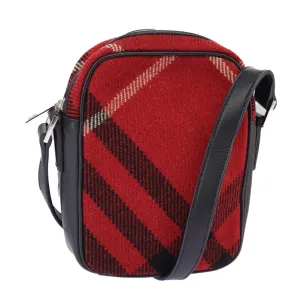 Burberry  Wool Shoulder Bag (Pre-Owned)