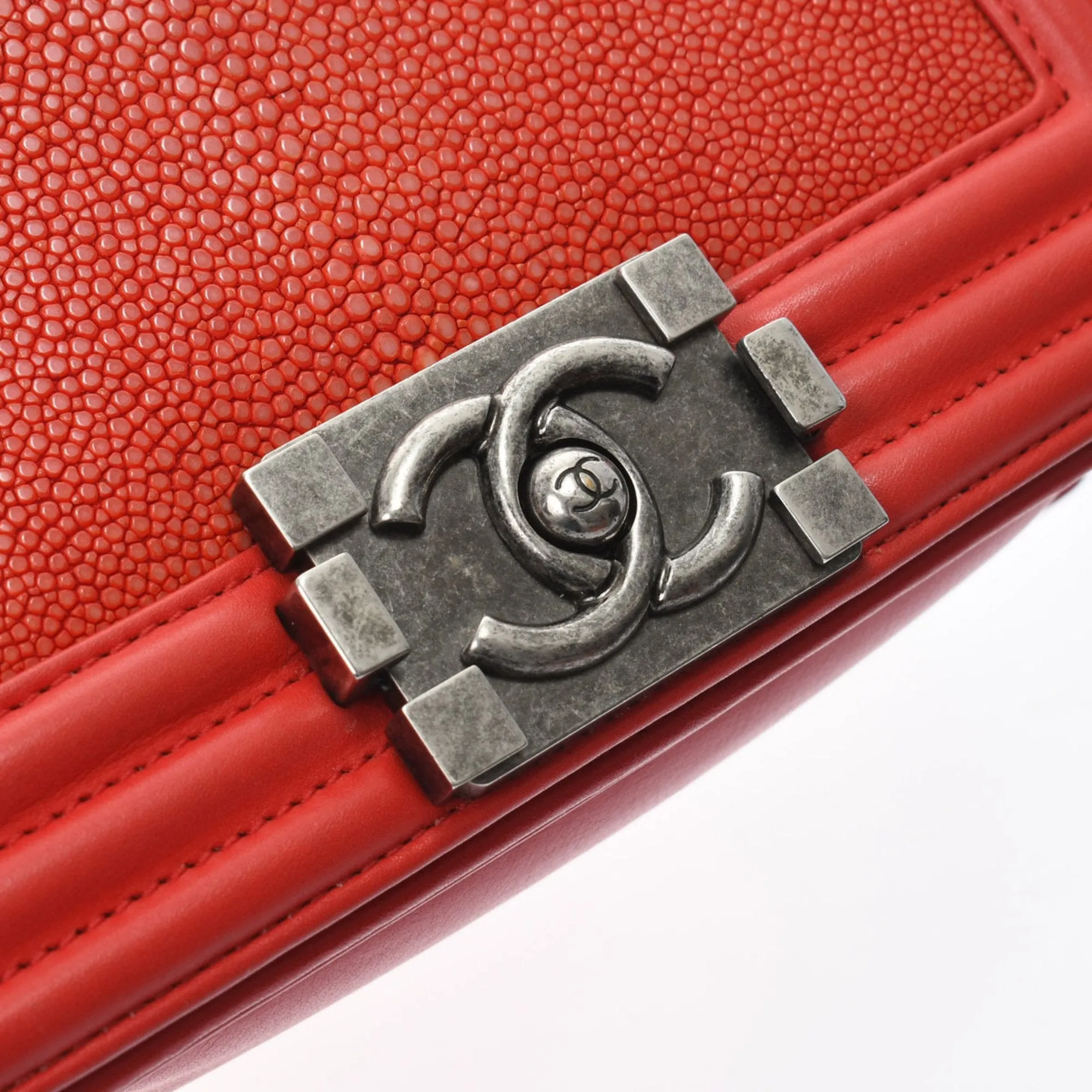 Chanel Boy Leather Shoulder Bag (Pre-Owned)