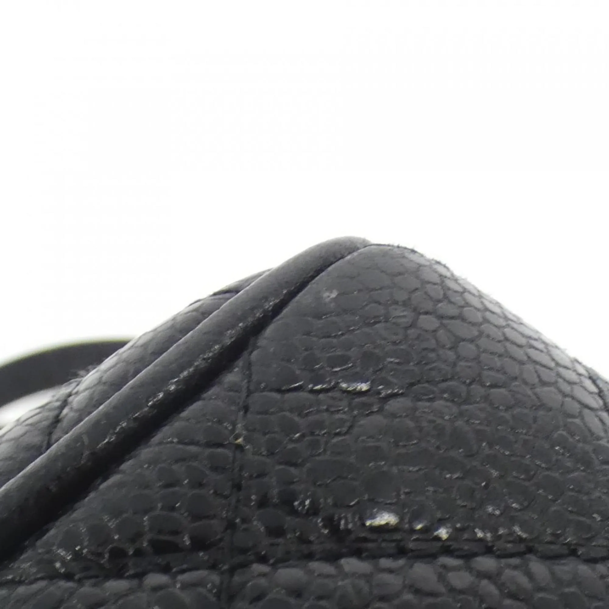 Chanel Caviar Leather Shoulder Bag (Pre-Owned)