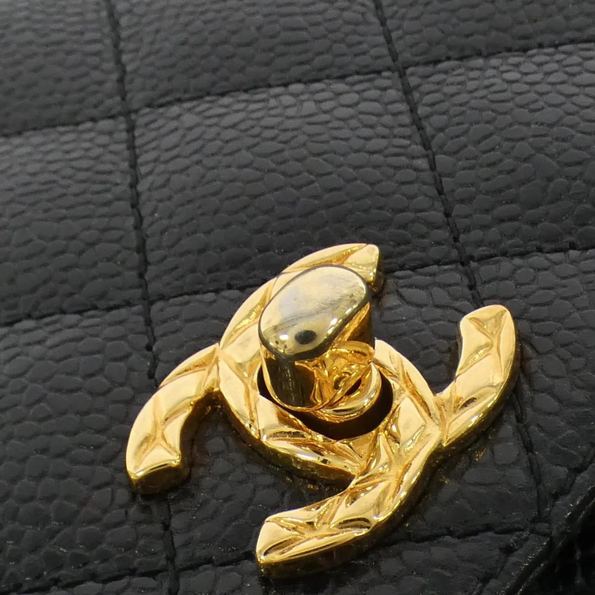 Chanel Caviar Leather Shoulder Bag (Pre-Owned)