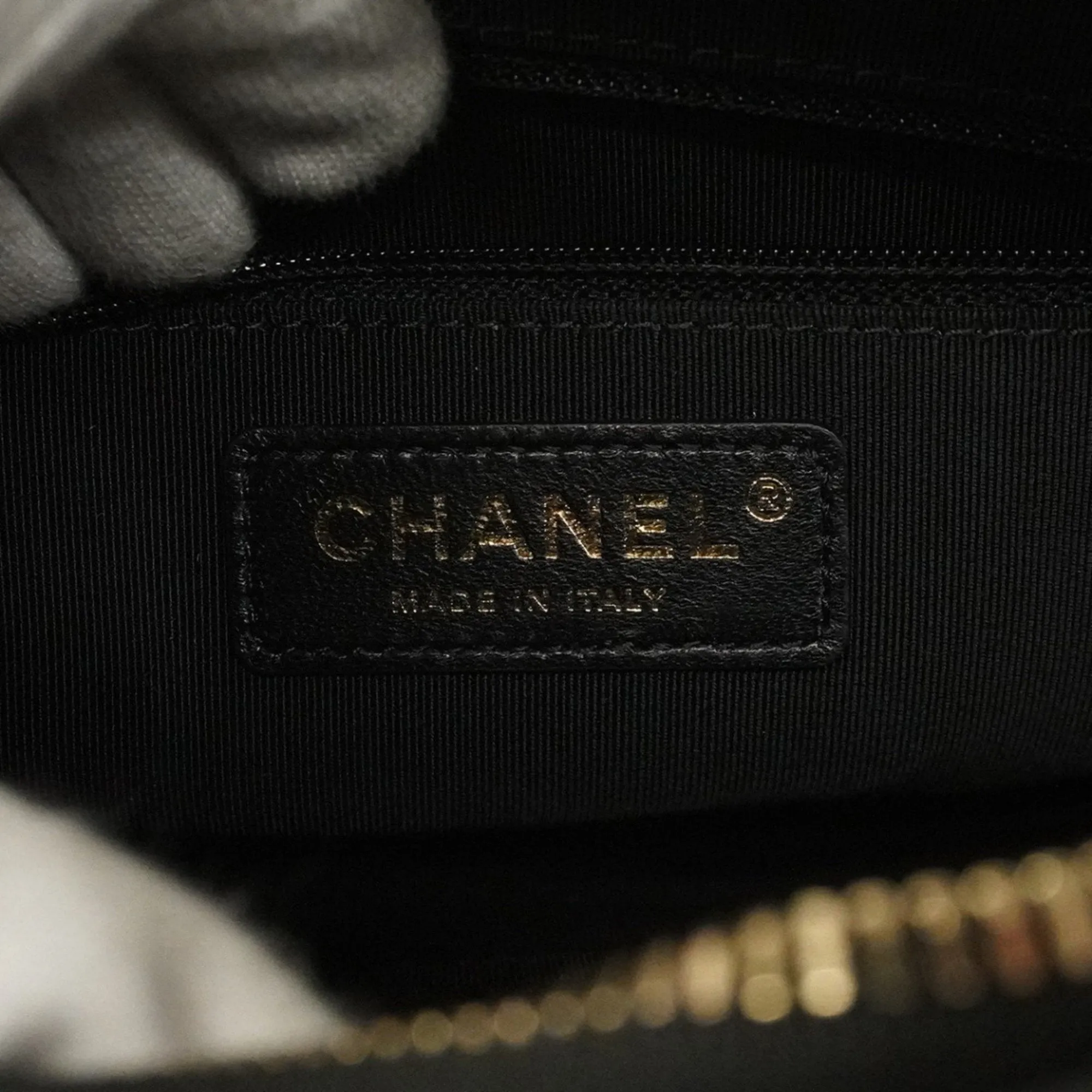 Chanel Grained Calfskin Shoulder Bag (Pre-Owned)