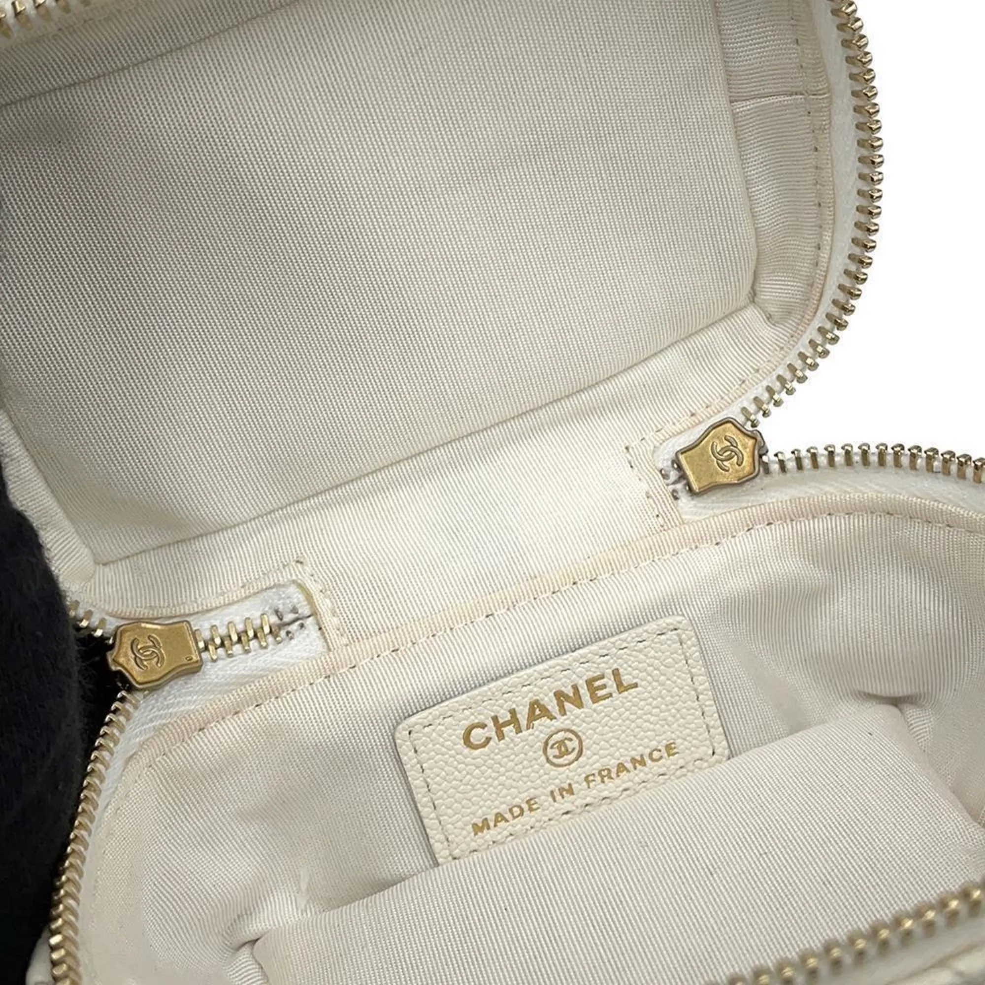 Chanel Grained Calfskin Shoulder Bag (Pre-Owned)