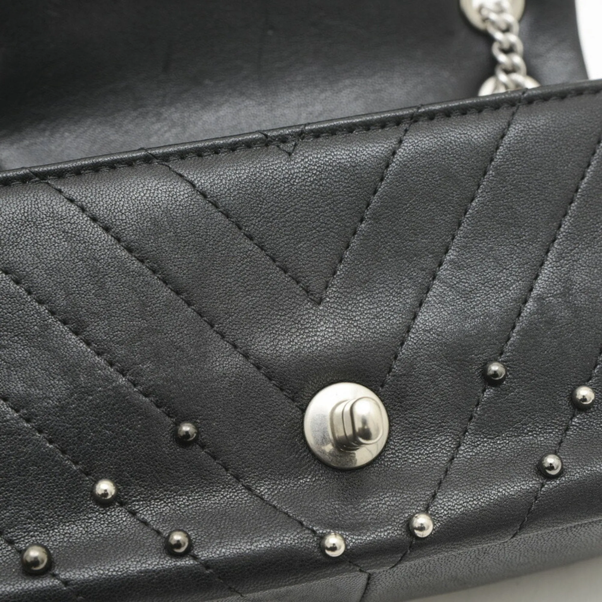 Chanel Leather Pouch Shoulder Bag (Pre-Owned)