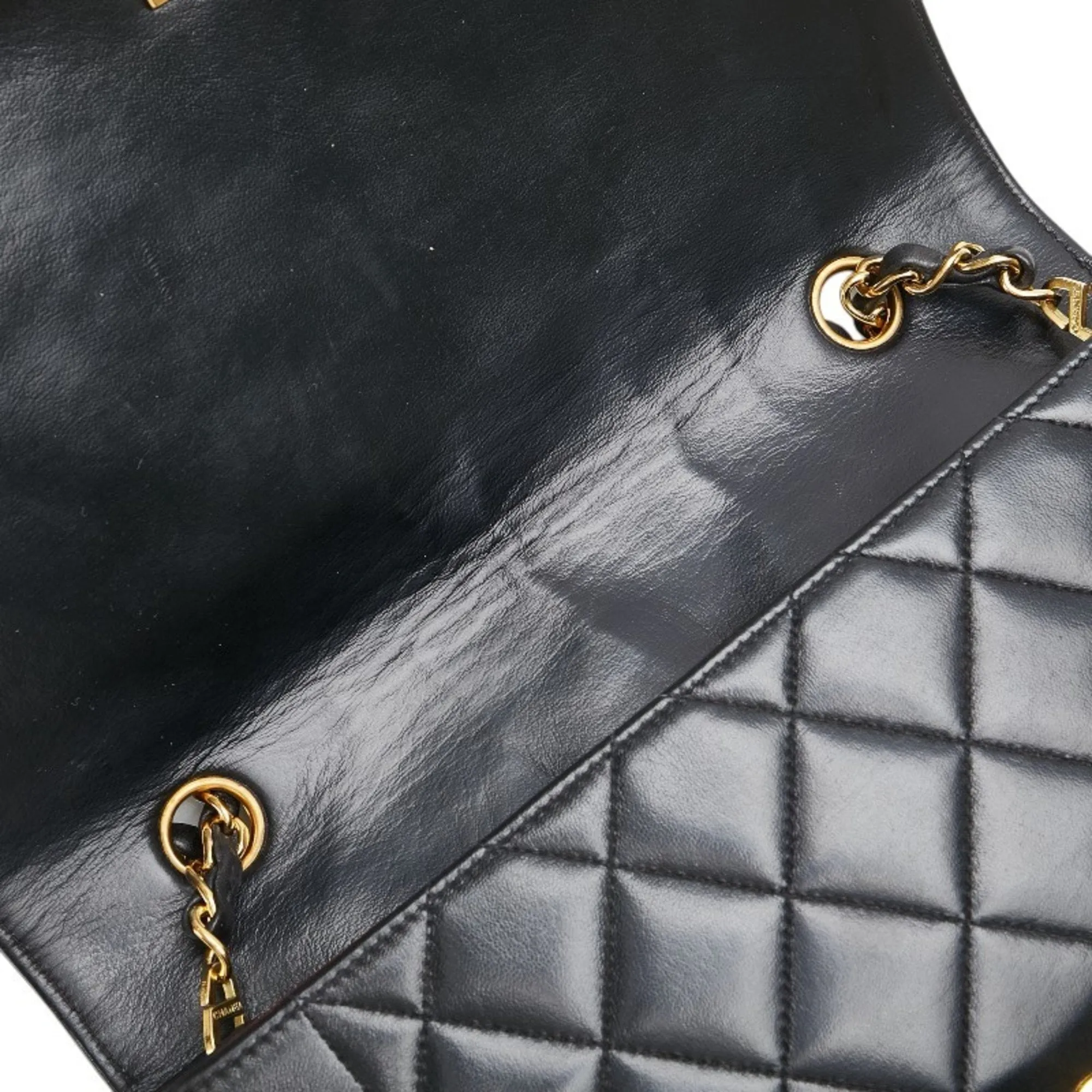 Chanel Leather Shoulder Bag (Pre-Owned)