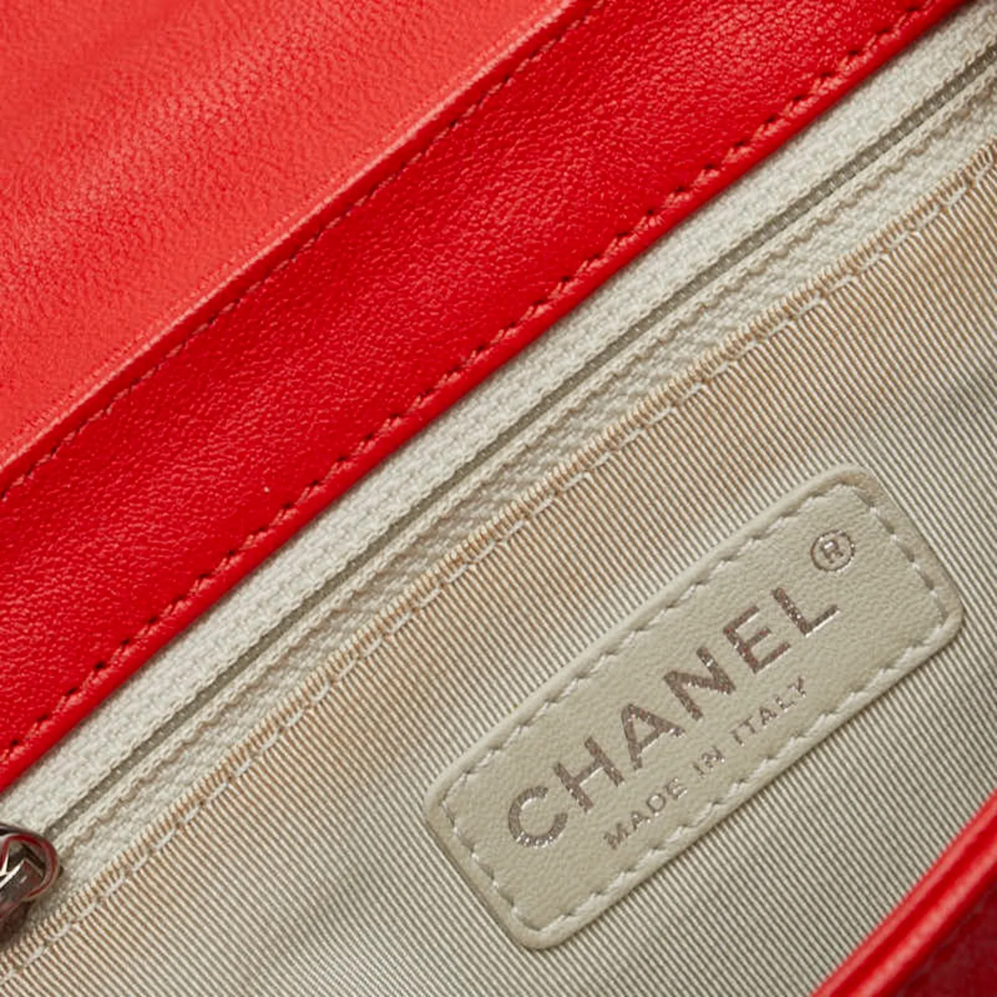 Chanel Leather Shoulder Bag (Pre-Owned)