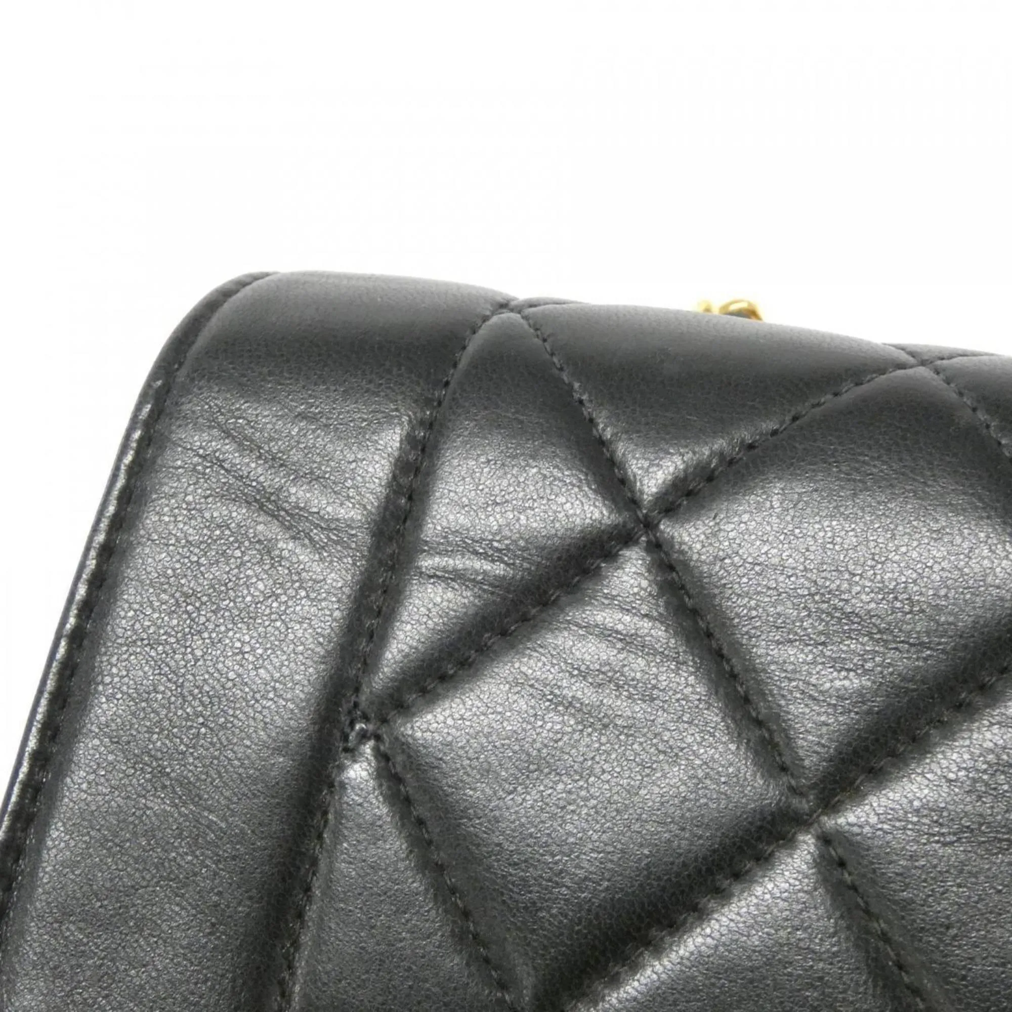 Chanel  Leather Shoulder Bag (Pre-Owned)