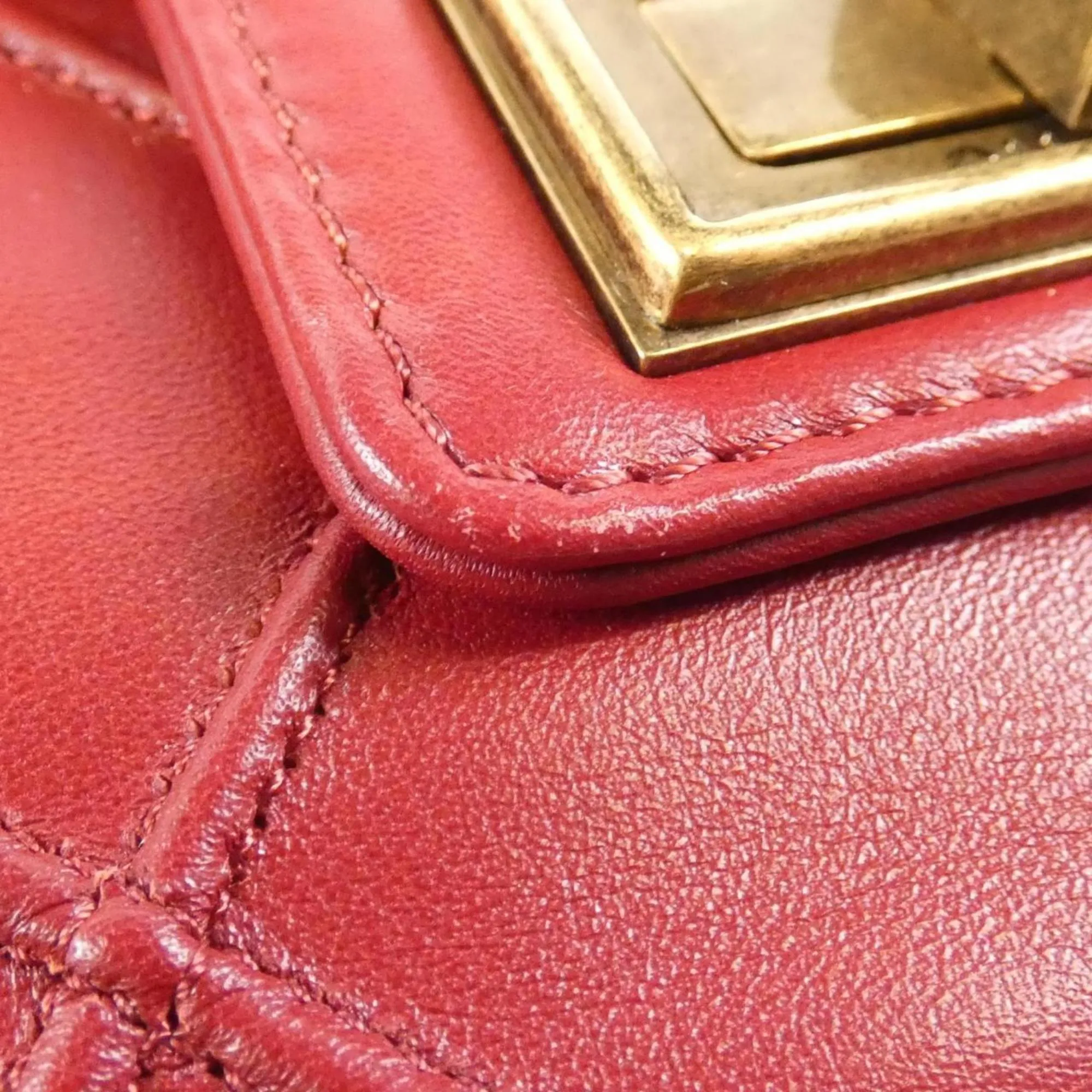 Chanel Leather Shoulder Bag (Pre-Owned)