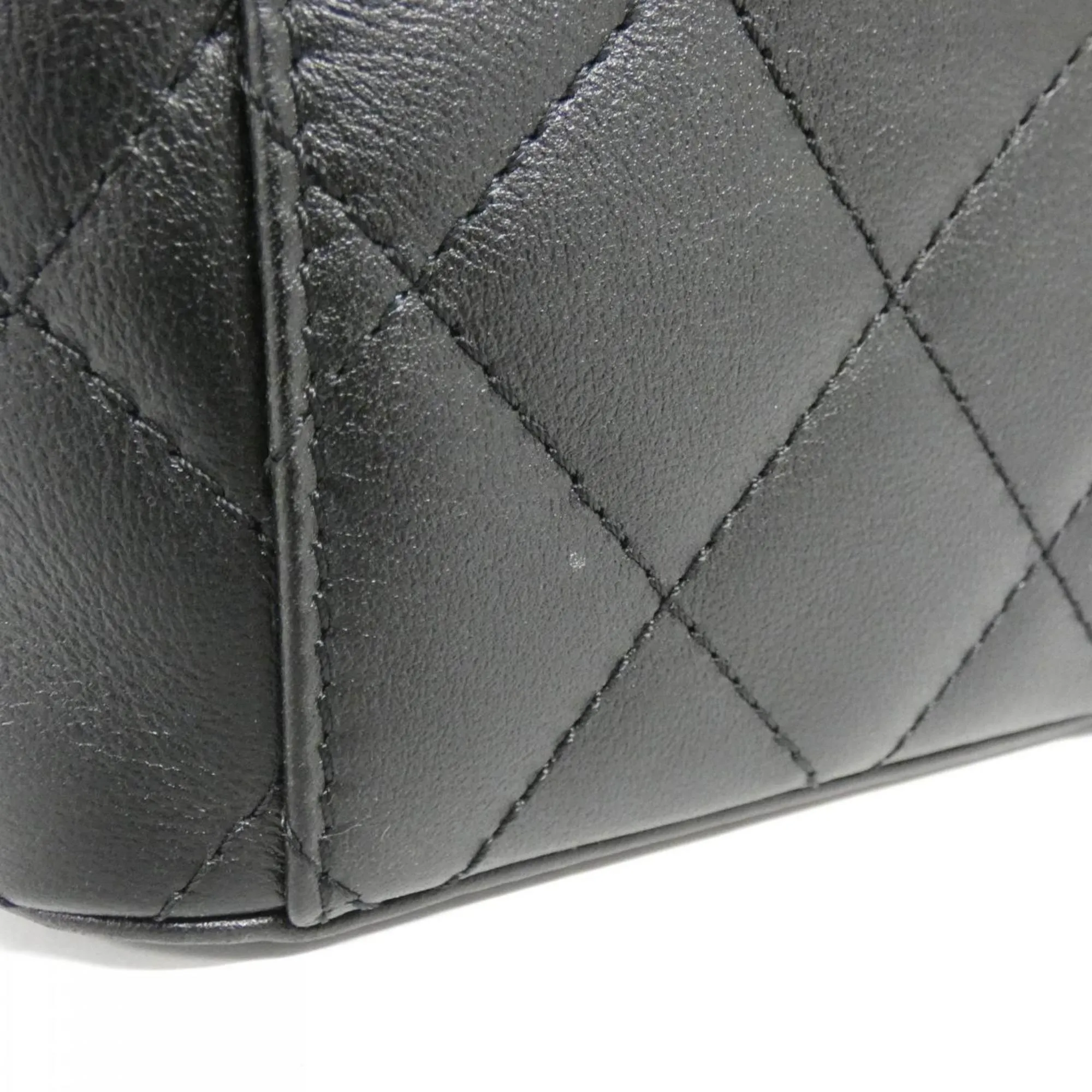 Chanel Leather Shoulder Bag (Pre-Owned)