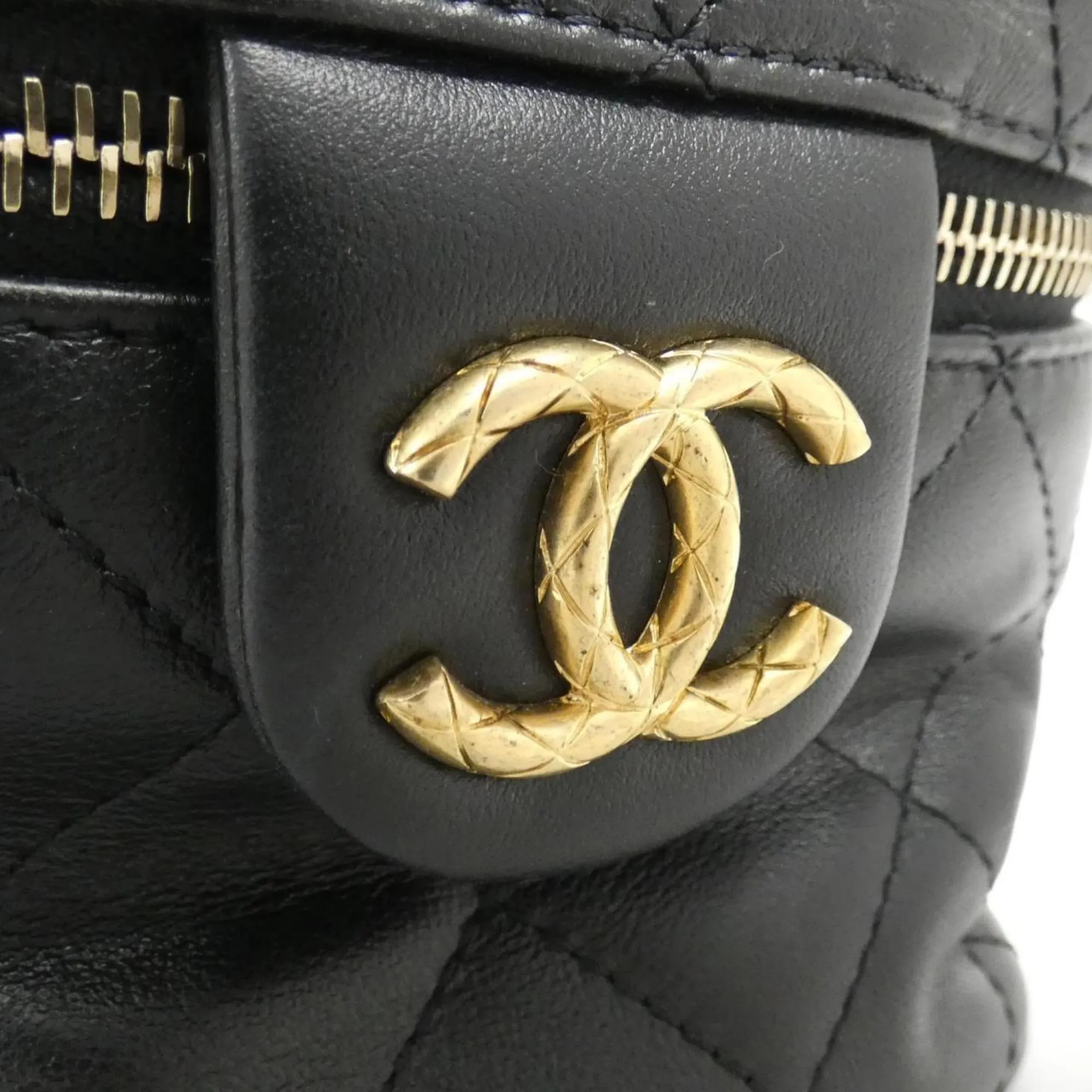 Chanel Leather Shoulder Bag (Pre-Owned)