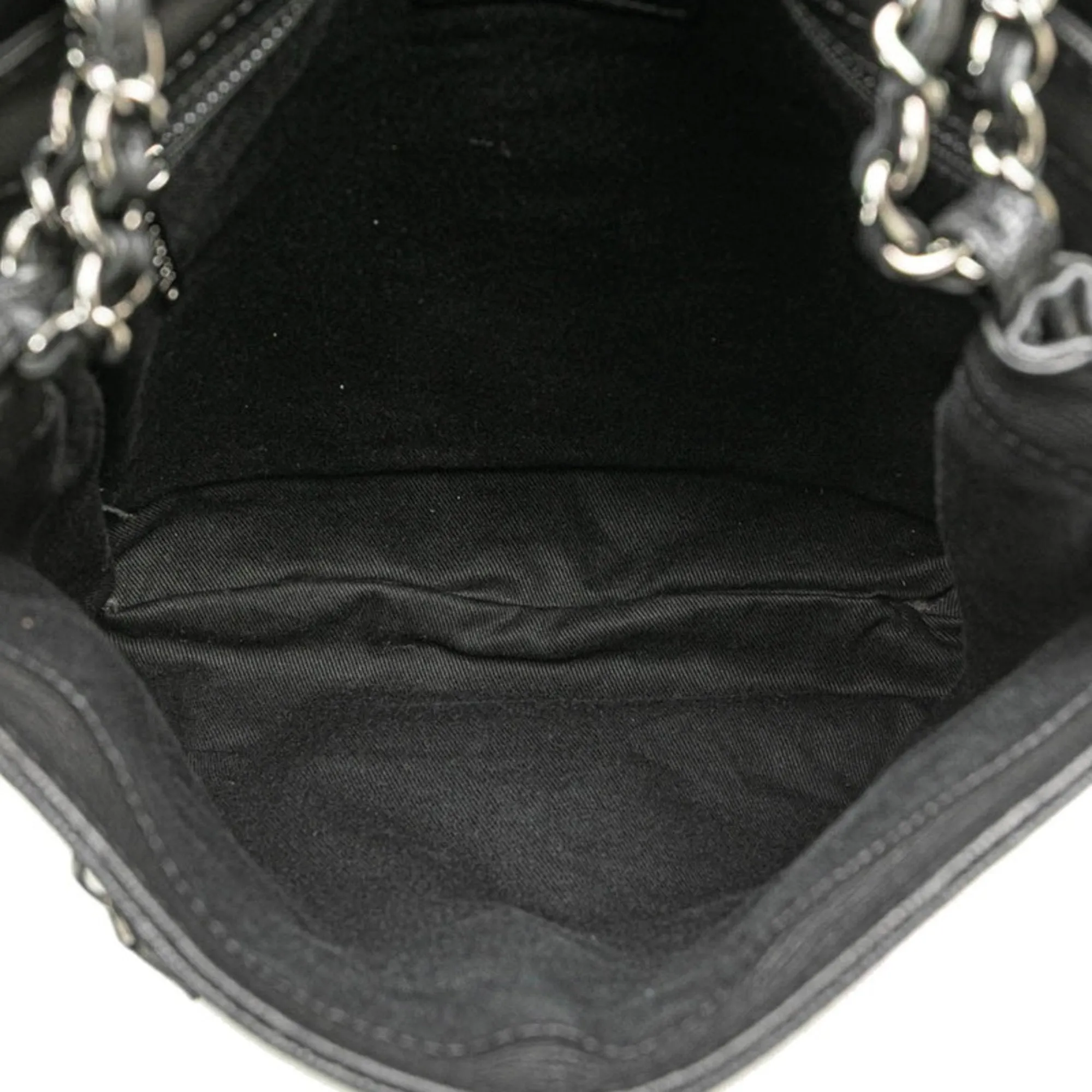 Chanel Leather Shoulder Bag (Pre-Owned)