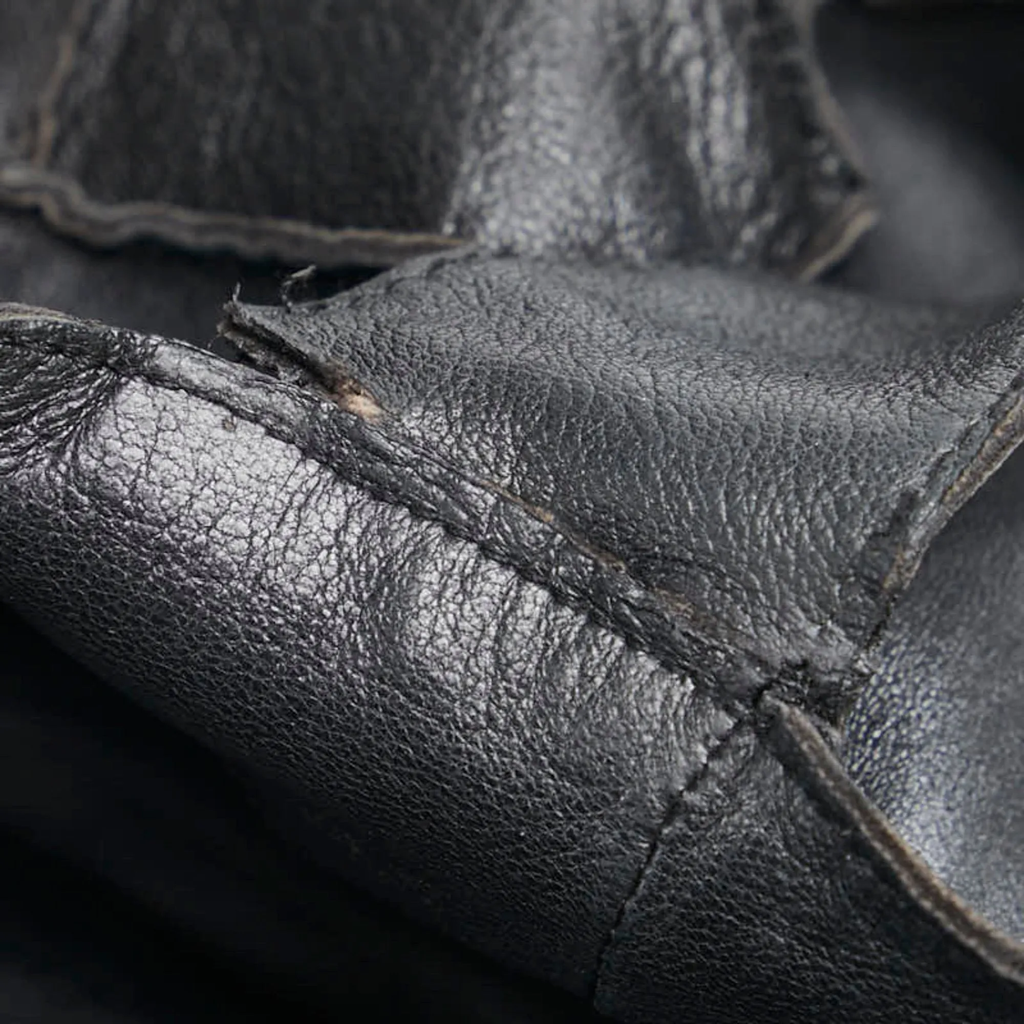 Chanel Leather Shoulder Bag (Pre-Owned)