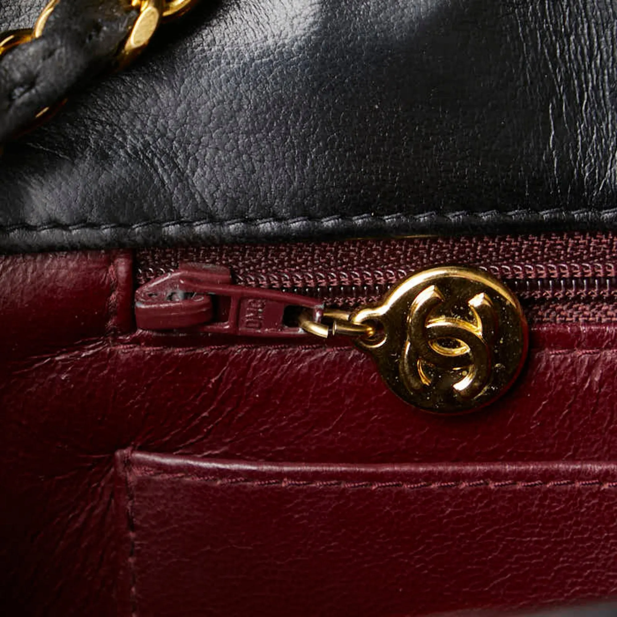 Chanel Leather Shoulder Bag (Pre-Owned)