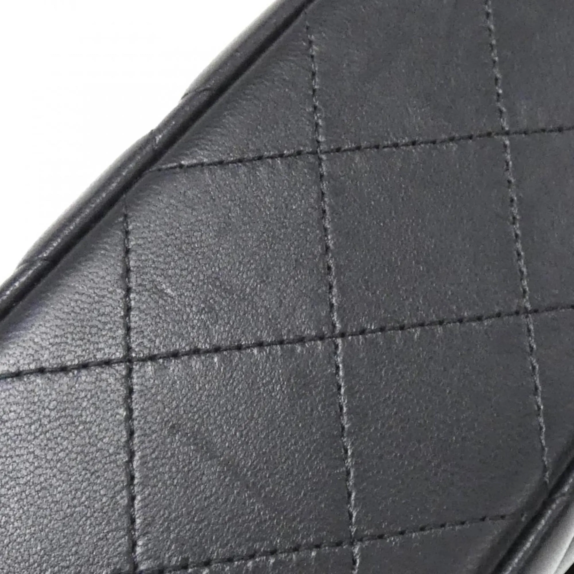Chanel Leather Shoulder Bag (Pre-Owned)