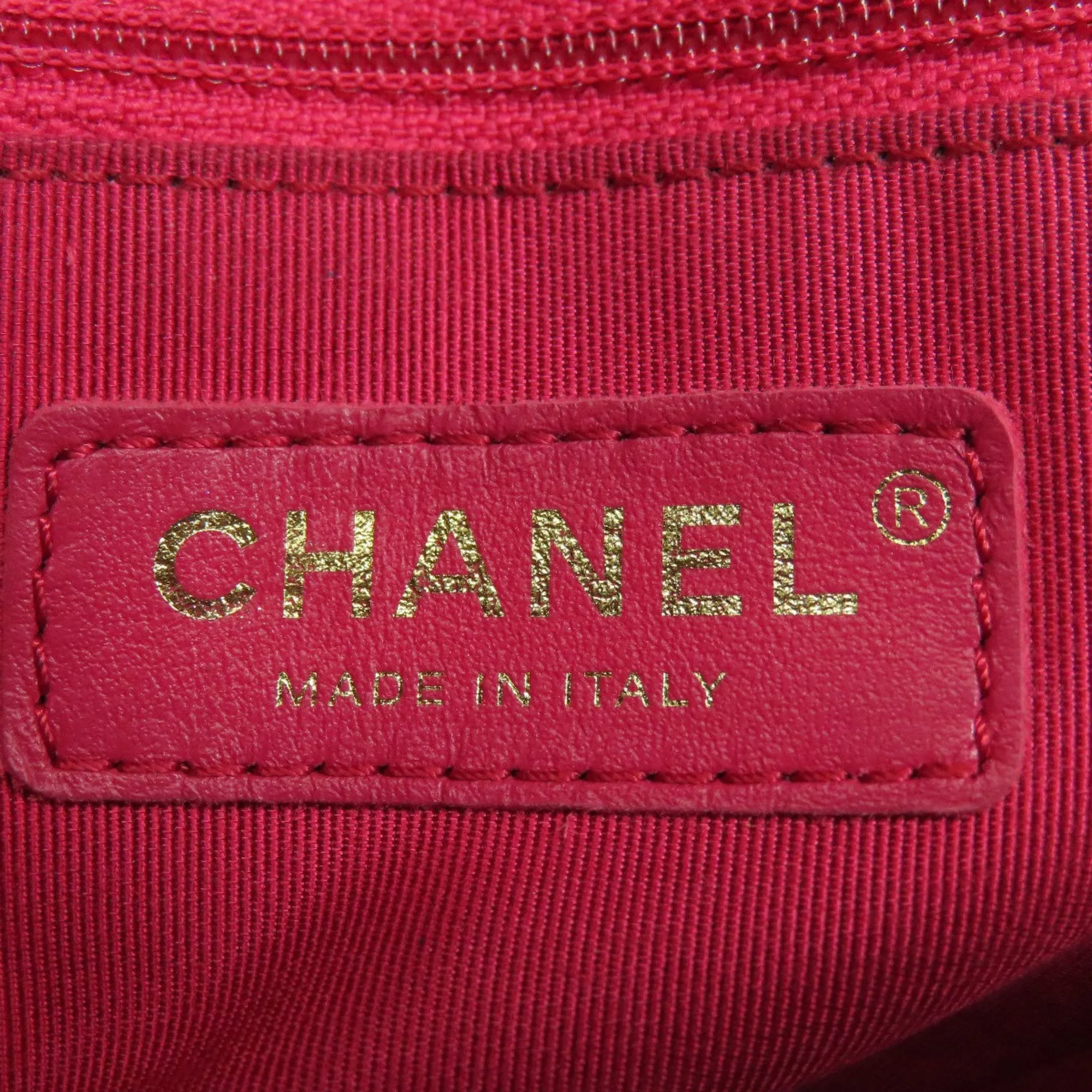 Chanel Leather Shoulder Bag (Pre-Owned)