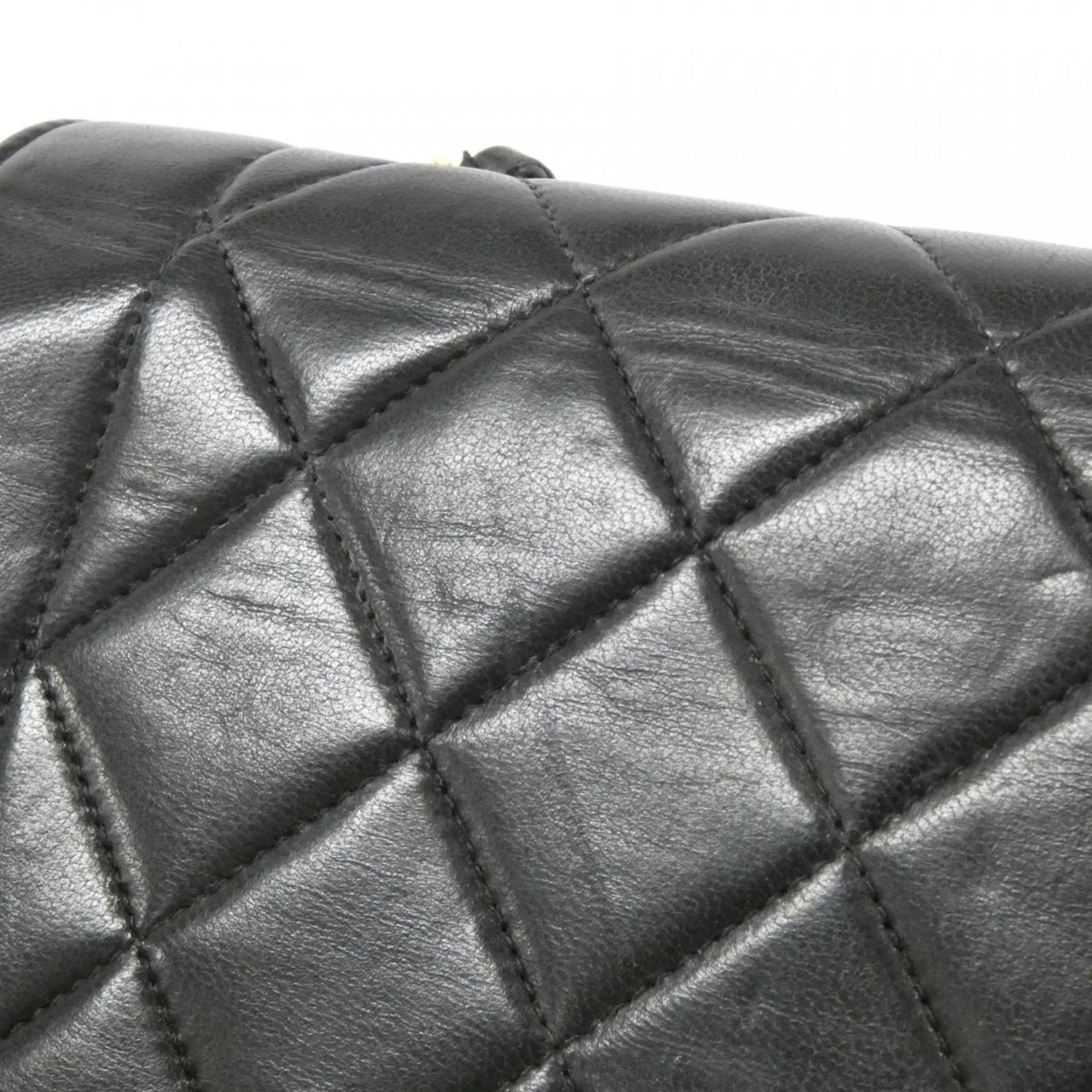 Chanel  Leather Shoulder Bag (Pre-Owned)