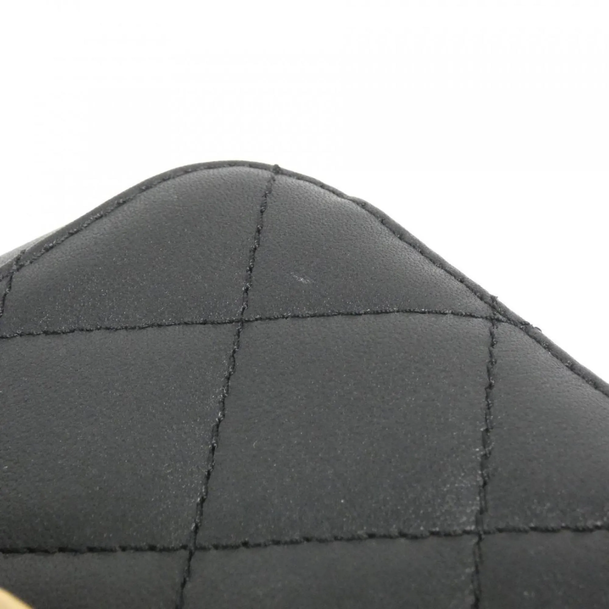 Chanel Leather Shoulder Bag (Pre-Owned)