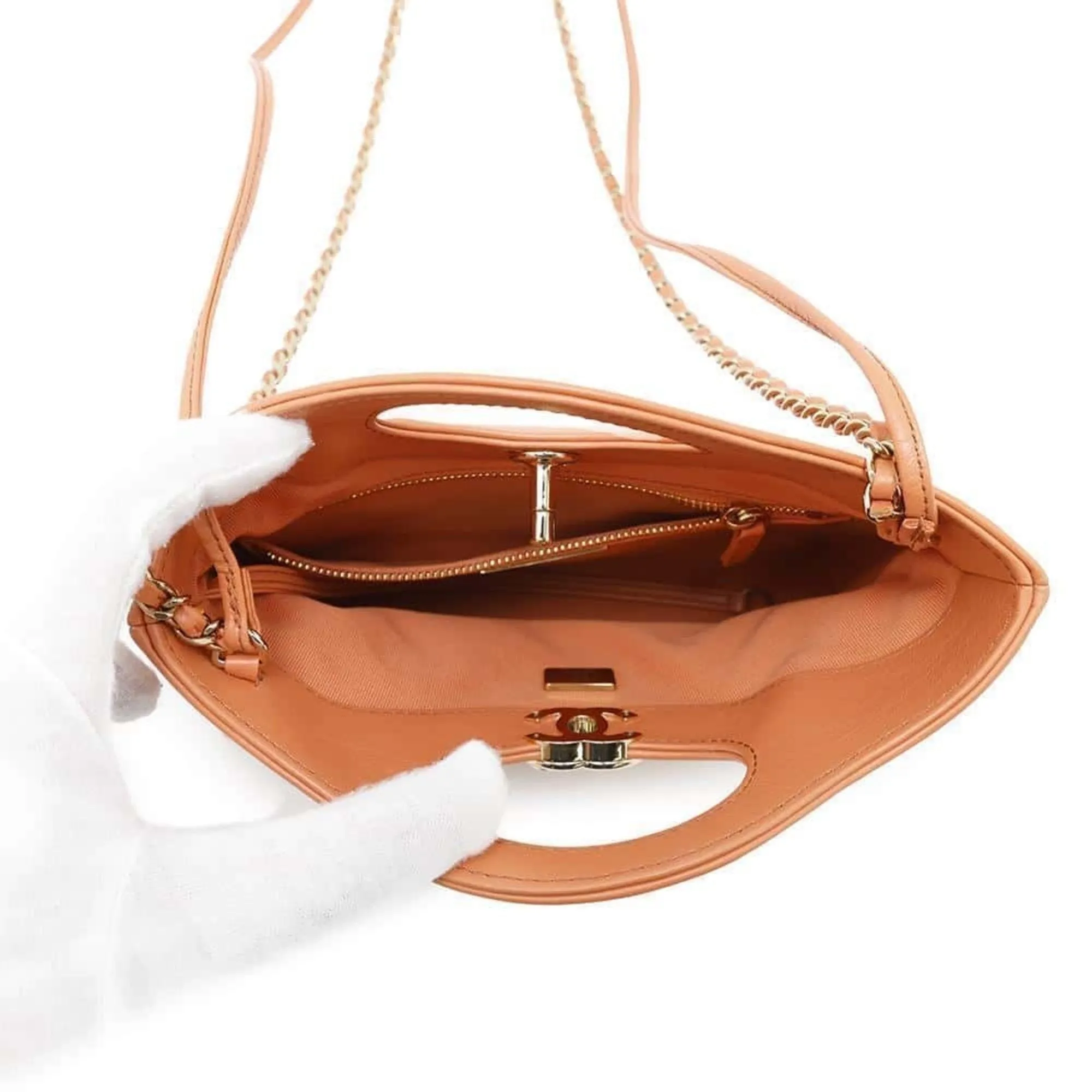 Chanel Leather Shoulder Bag (Pre-Owned)