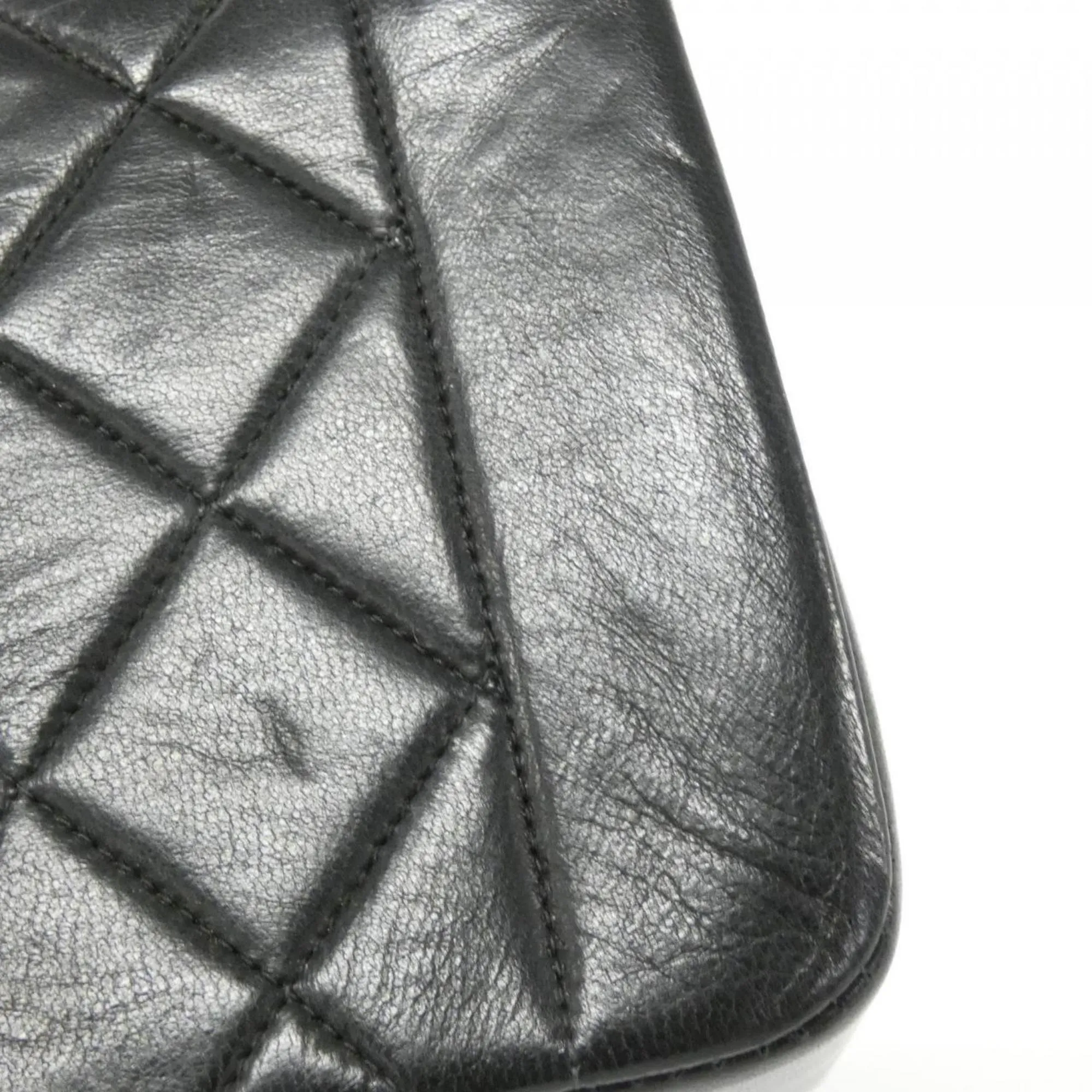 Chanel  Leather Shoulder Bag (Pre-Owned)