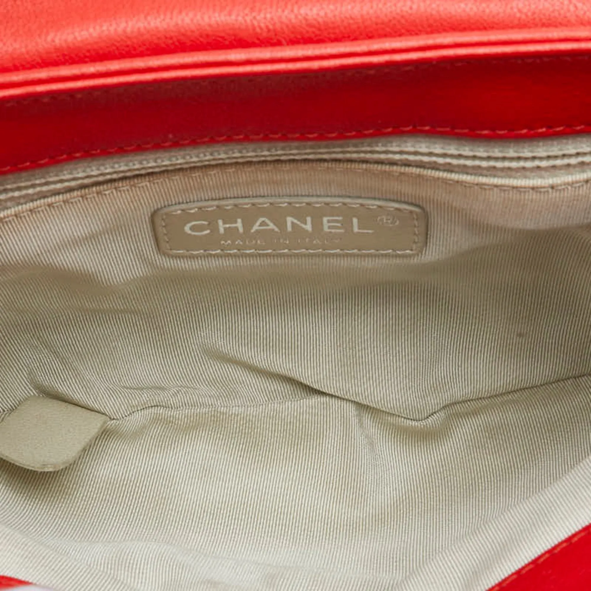 Chanel Leather Shoulder Bag (Pre-Owned)