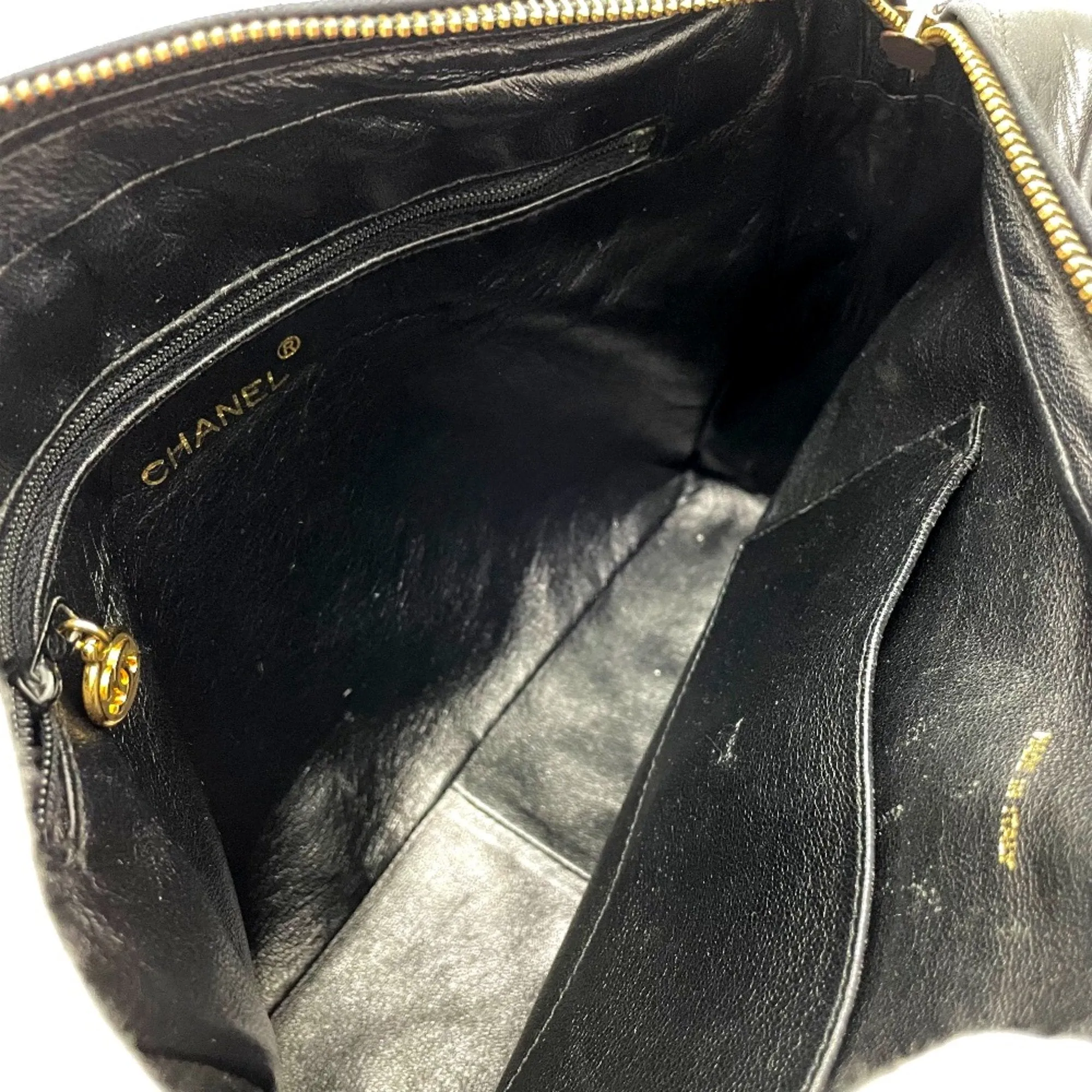 Chanel Logo Cc Leather Shoulder Bag (Pre-Owned)
