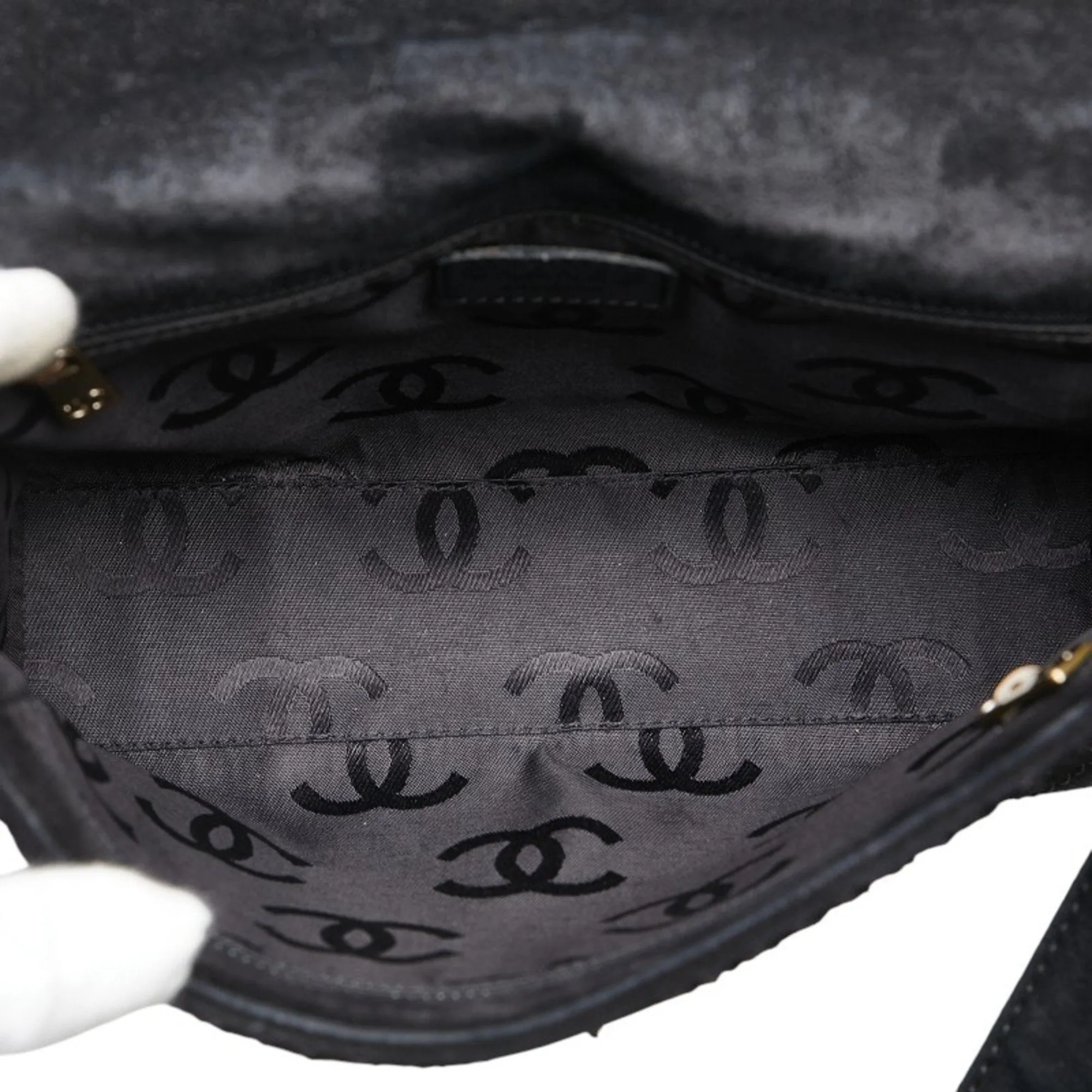 Chanel Suede Leather Shoulder Bag (Pre-Owned)