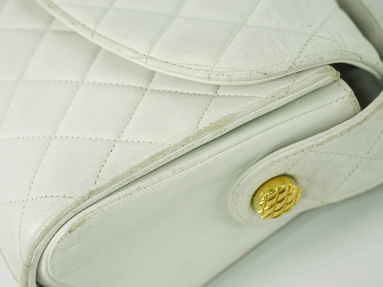 Chanel Timeless/Classique Leather Shoulder Bag (Pre-Owned)