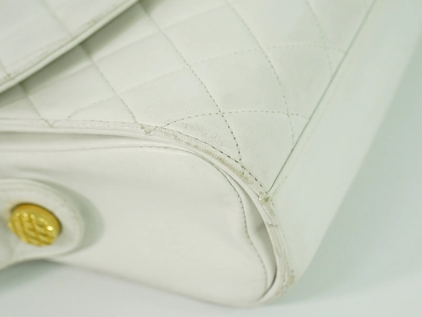 Chanel Timeless/Classique Leather Shoulder Bag (Pre-Owned)