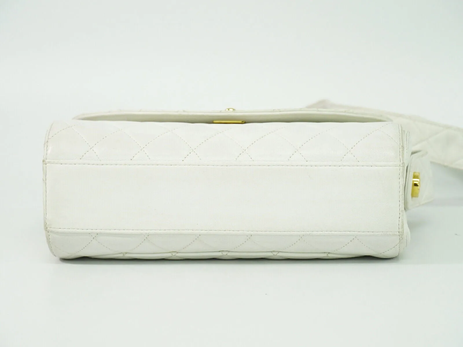 Chanel Timeless/Classique Leather Shoulder Bag (Pre-Owned)