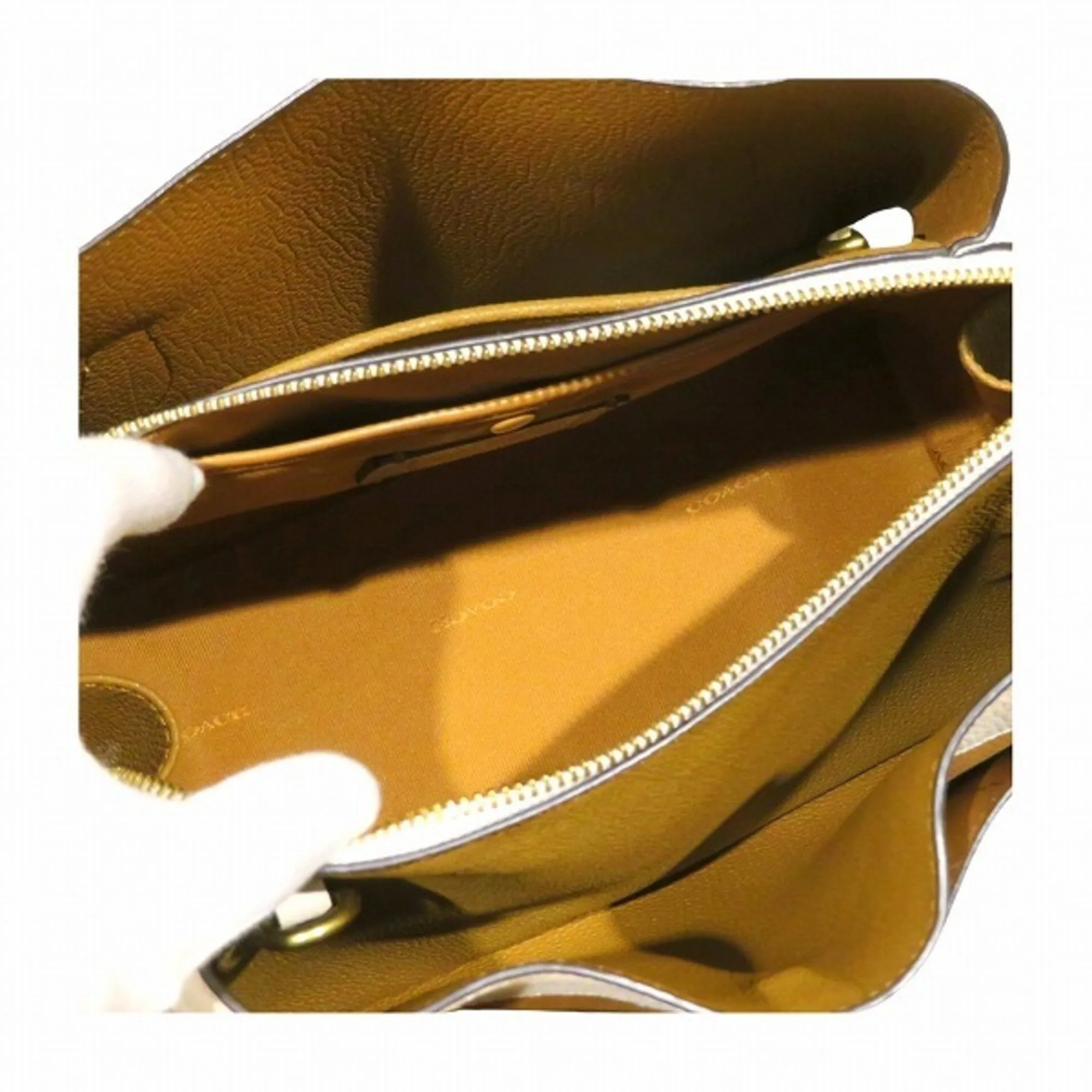 Coach  Leather Handbag Shoulder Bag (Pre-Owned)