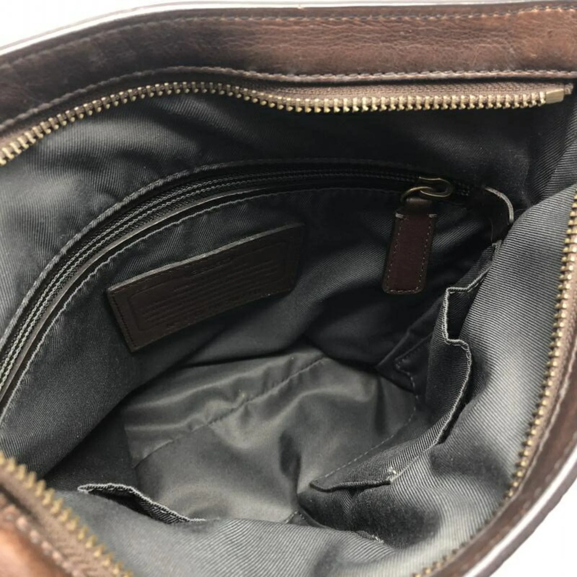Coach Leather Shoulder Bag (Pre-Owned)