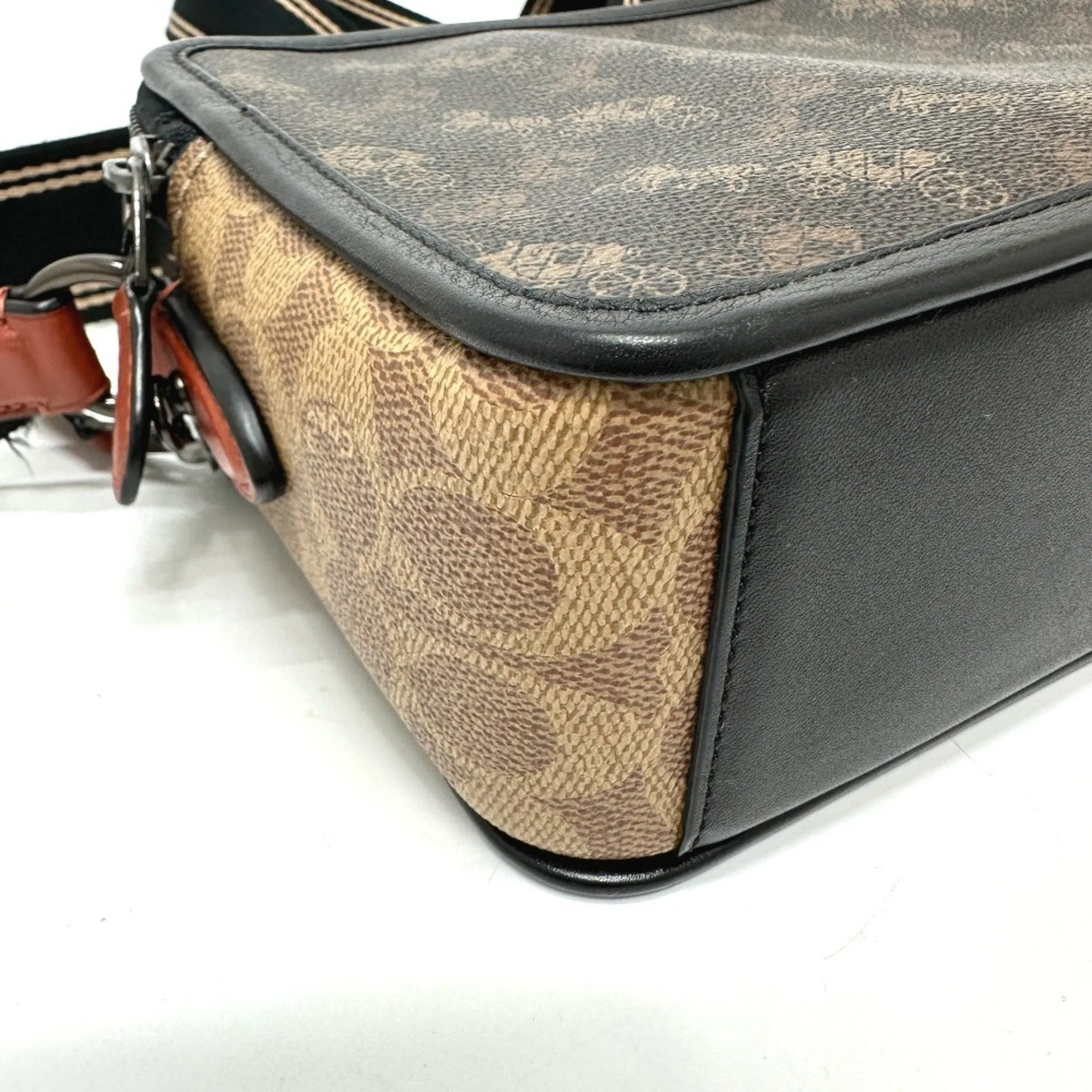 Coach Pvc Leather Shoulder Bag (Pre-Owned)