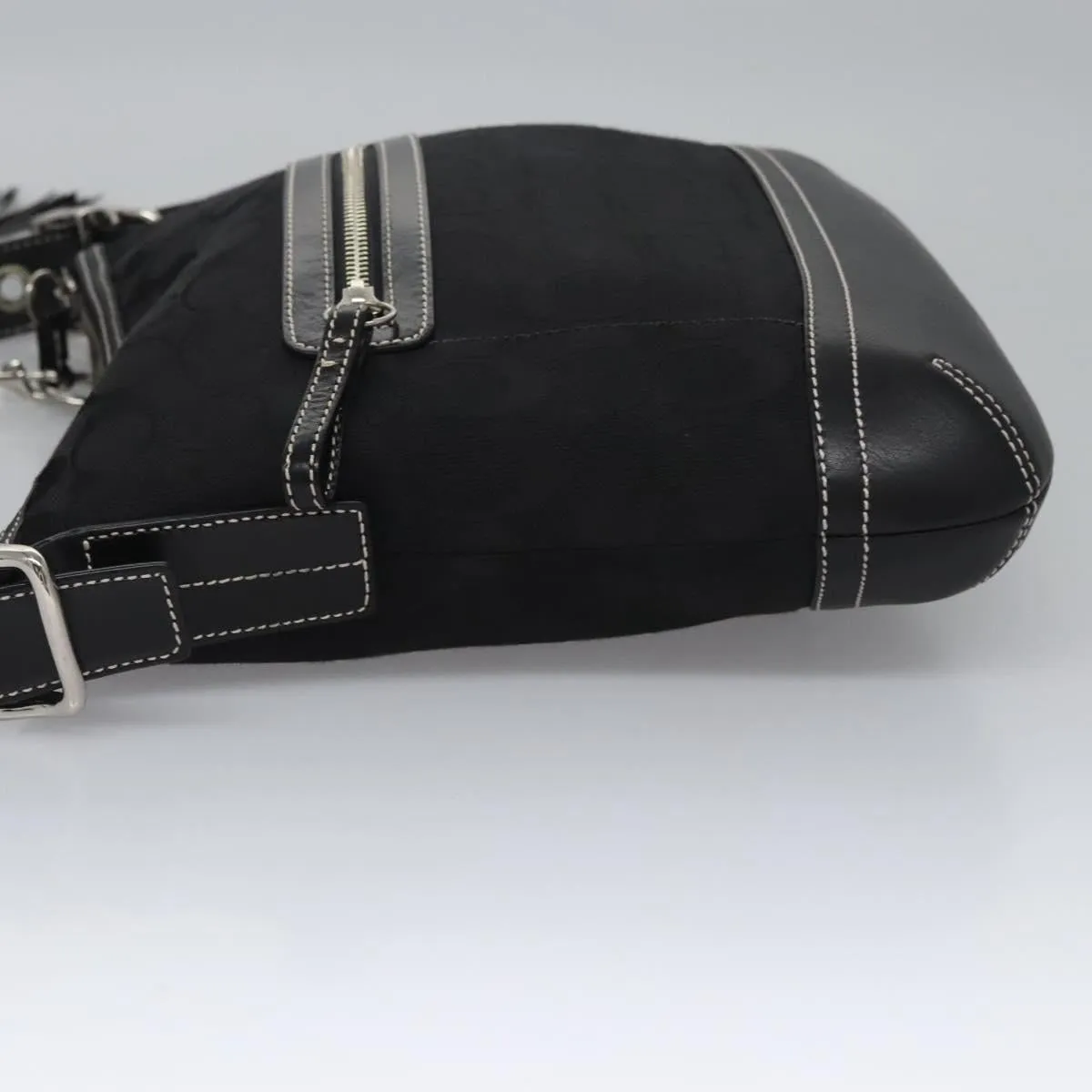 Coach Signature Canvas Shoulder Bag (Pre-Owned)