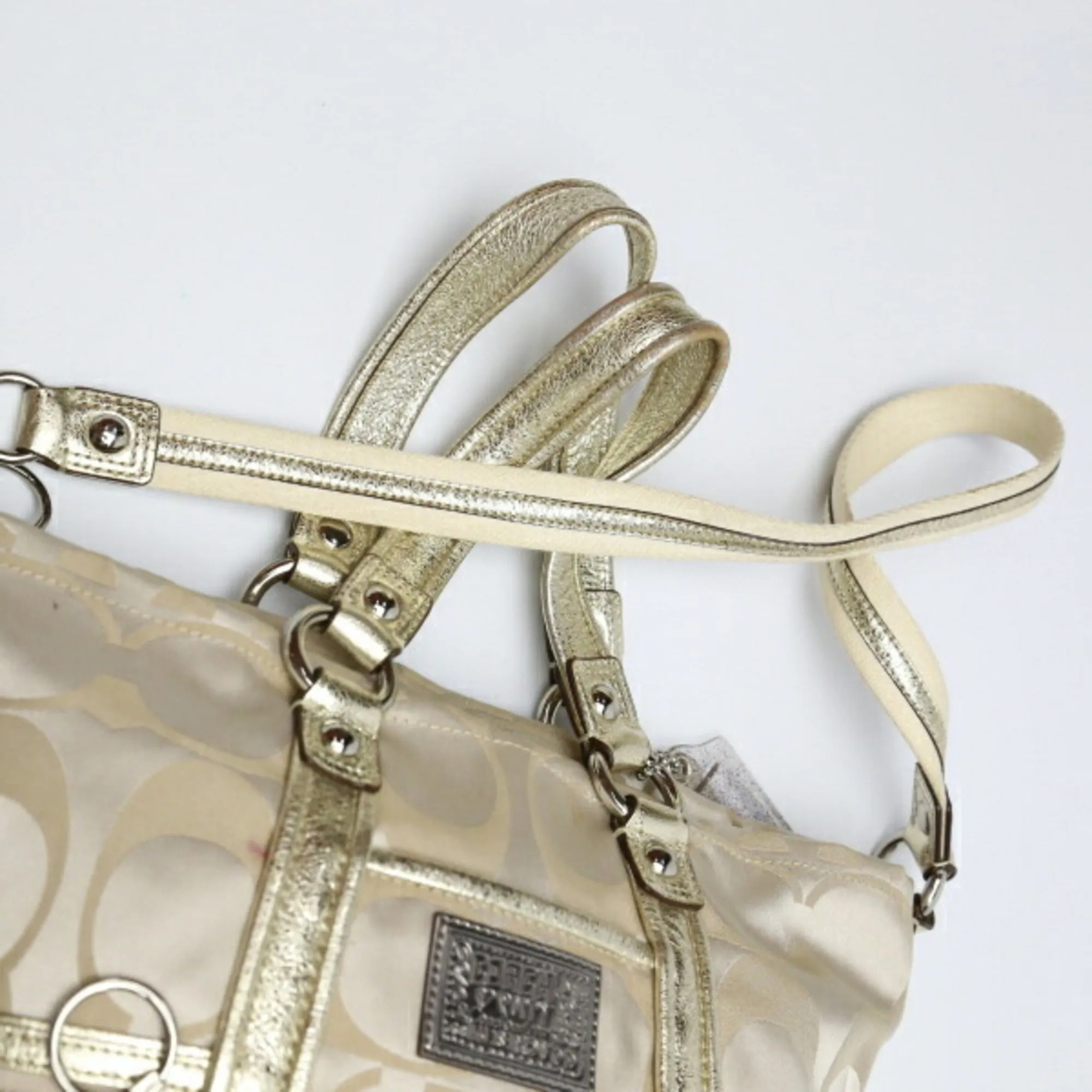 Coach Signature  Leather Shoulder Bag (Pre-Owned)