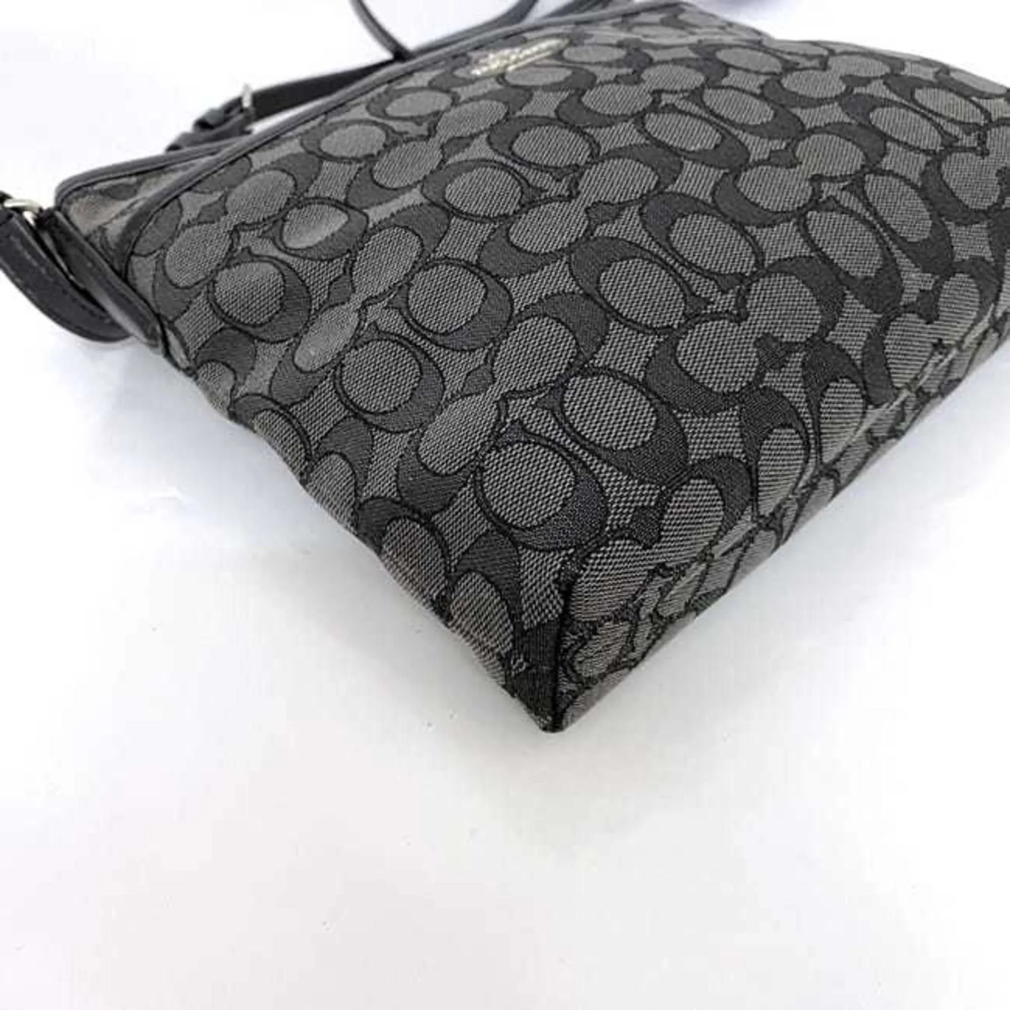 Coach  Signature Line Leather Shoulder Bag (Pre-Owned)