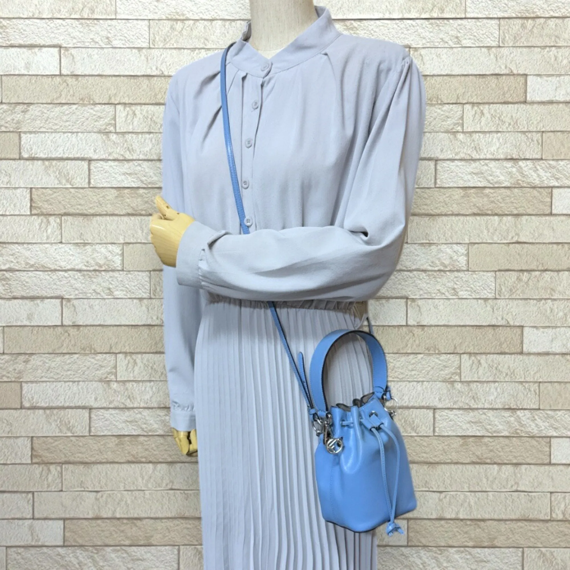 Fendi Leather Shoulder Bag (Pre-Owned)