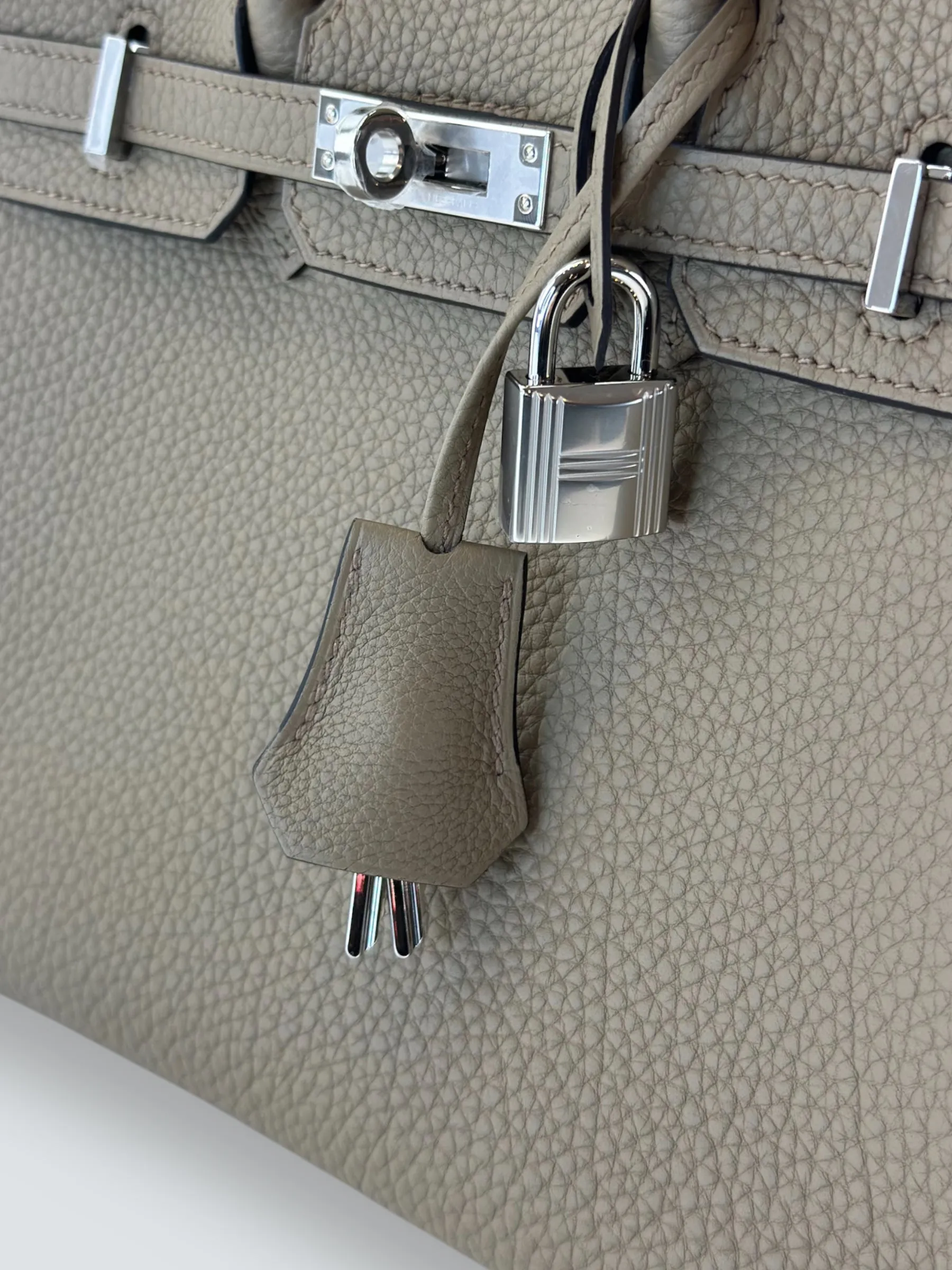 Herm??s Grey Togo Leather Birkin 25 (Palladium Hardware)