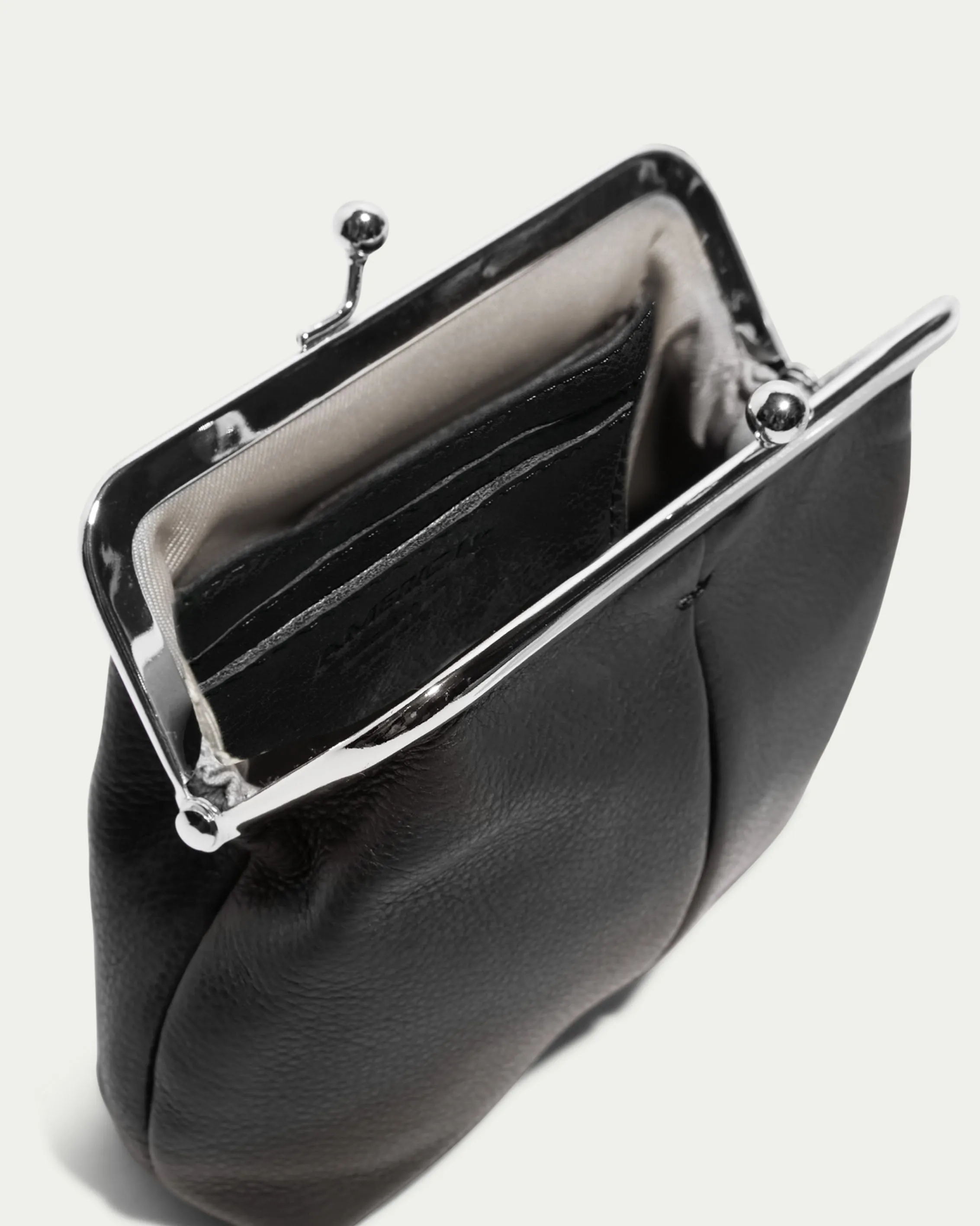 Kisslock Wallet