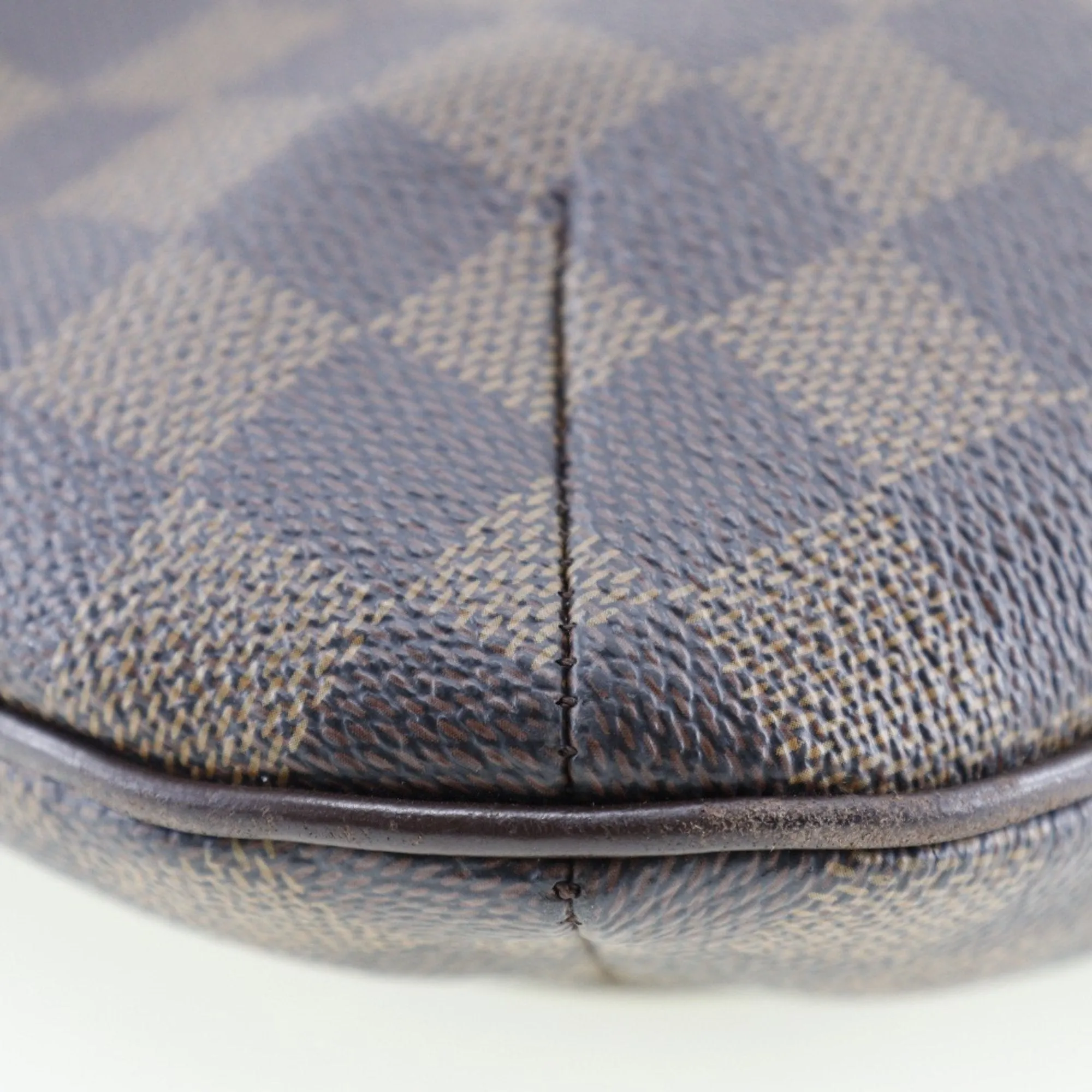 Louis Vuitton Bloomsbury Canvas Shoulder Bag (Pre-Owned)