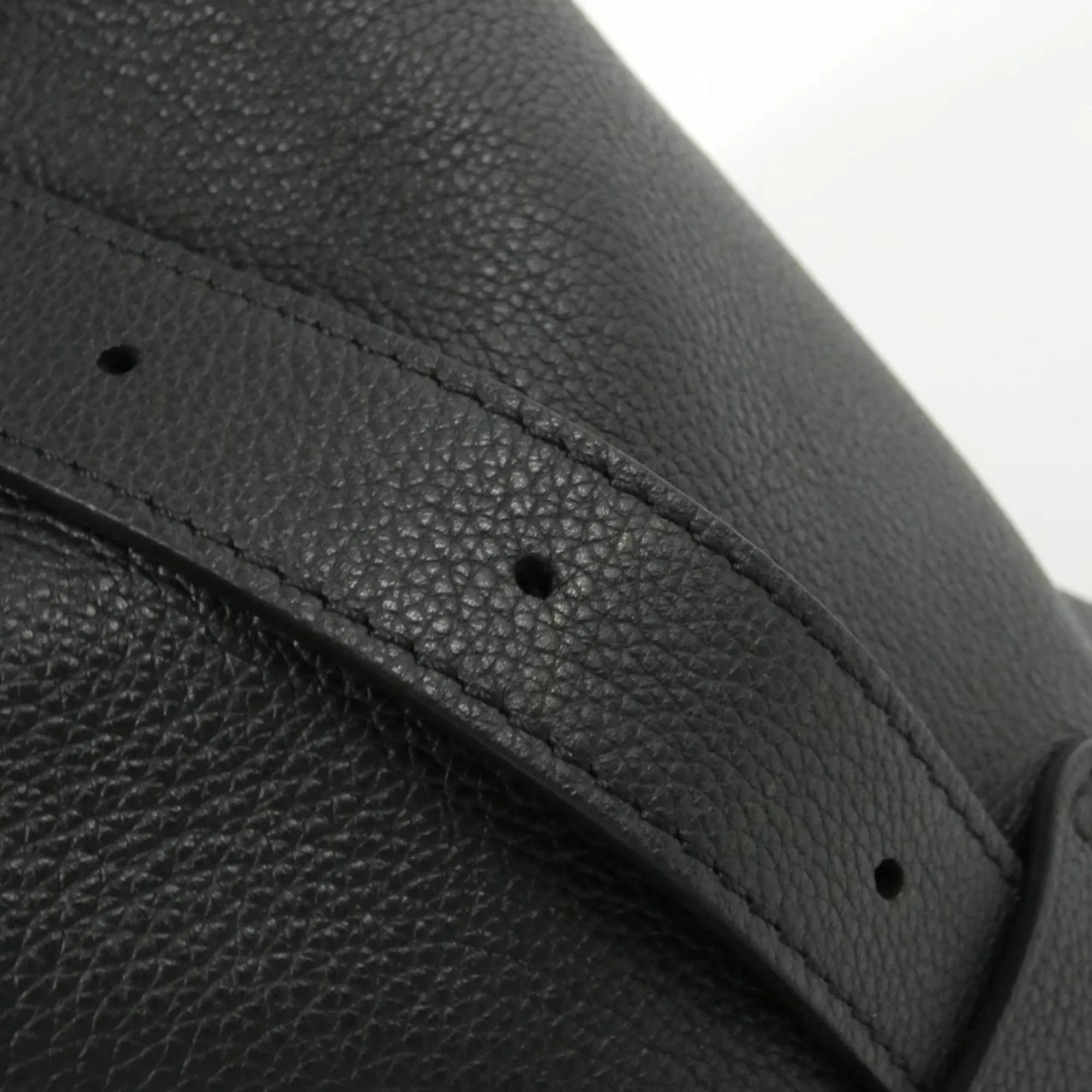 Louis Vuitton Leather Shoulder Bag (Pre-Owned)