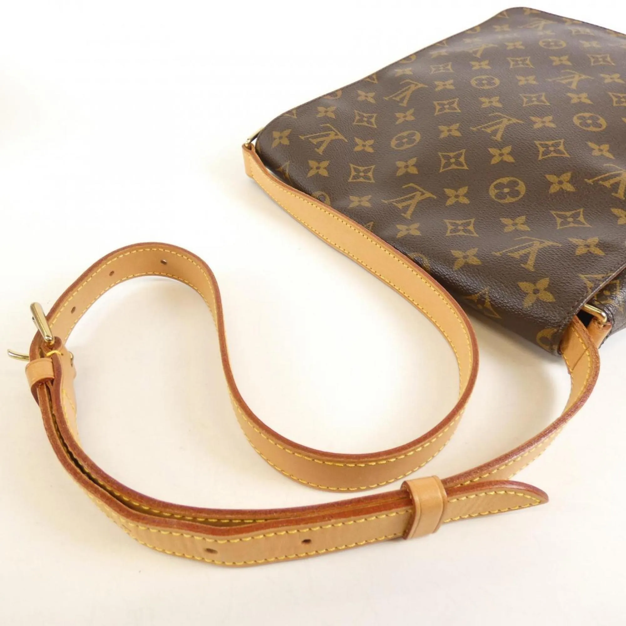 Louis Vuitton Marron Coated Canvas Shoulder Bag (Pre-Owned)