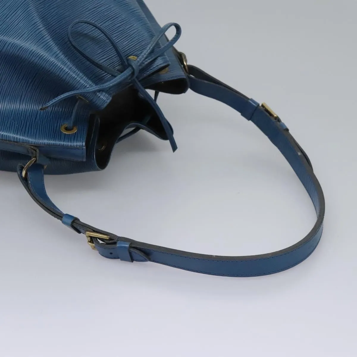 Louis Vuitton Noe Leather Shoulder Bag (Pre-Owned)