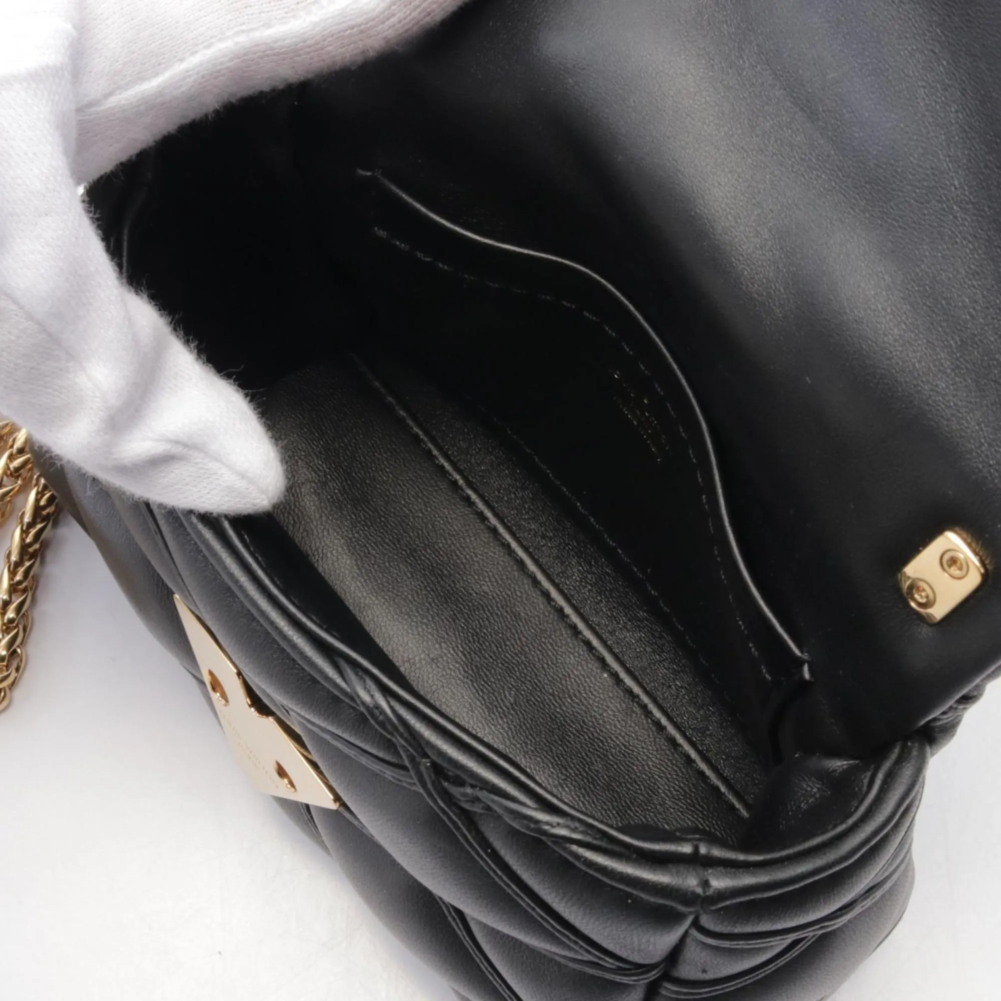 Louis Vuitton Noir Leather Shoulder Bag (Pre-Owned)