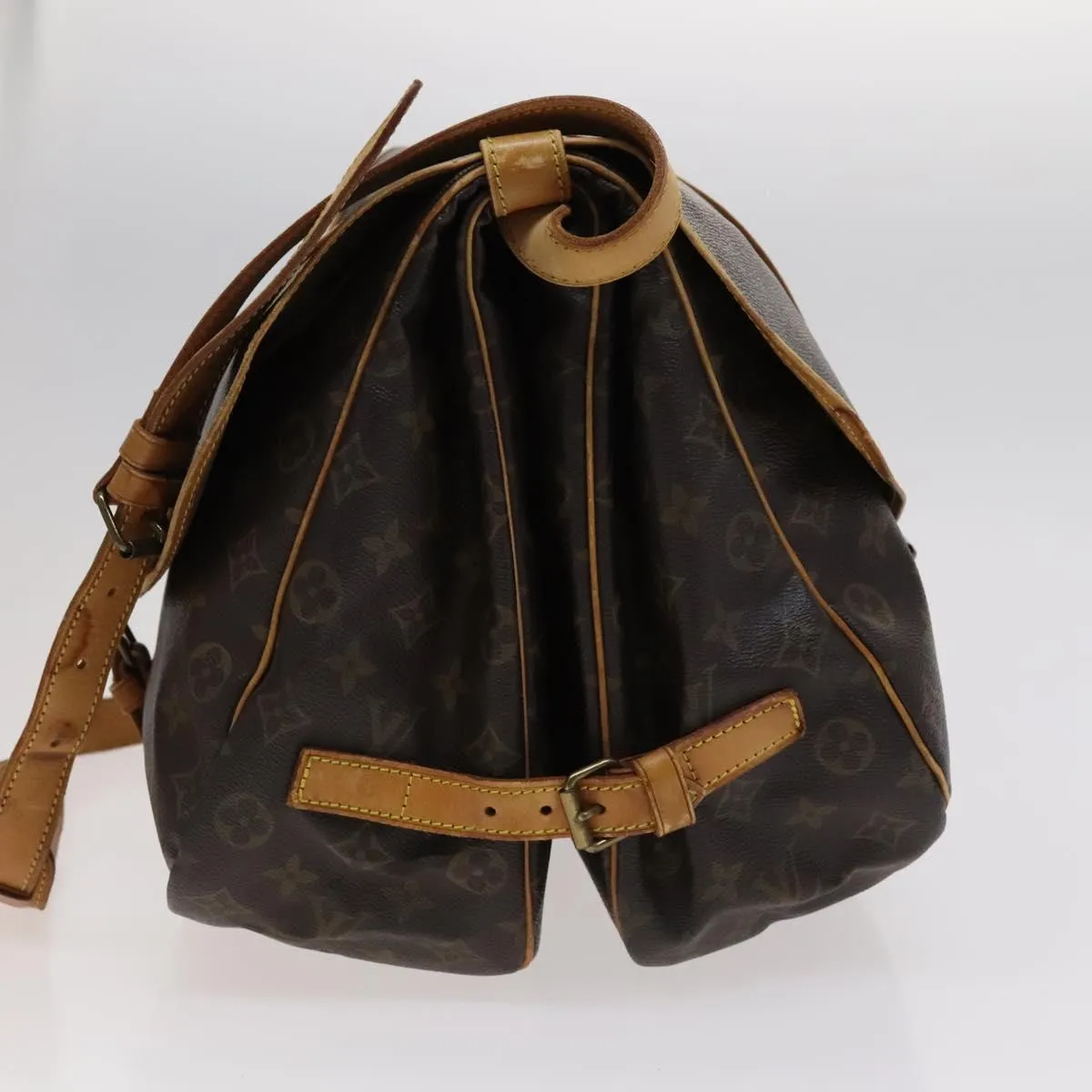 Louis Vuitton Saumur 35 Canvas Shoulder Bag (Pre-Owned)