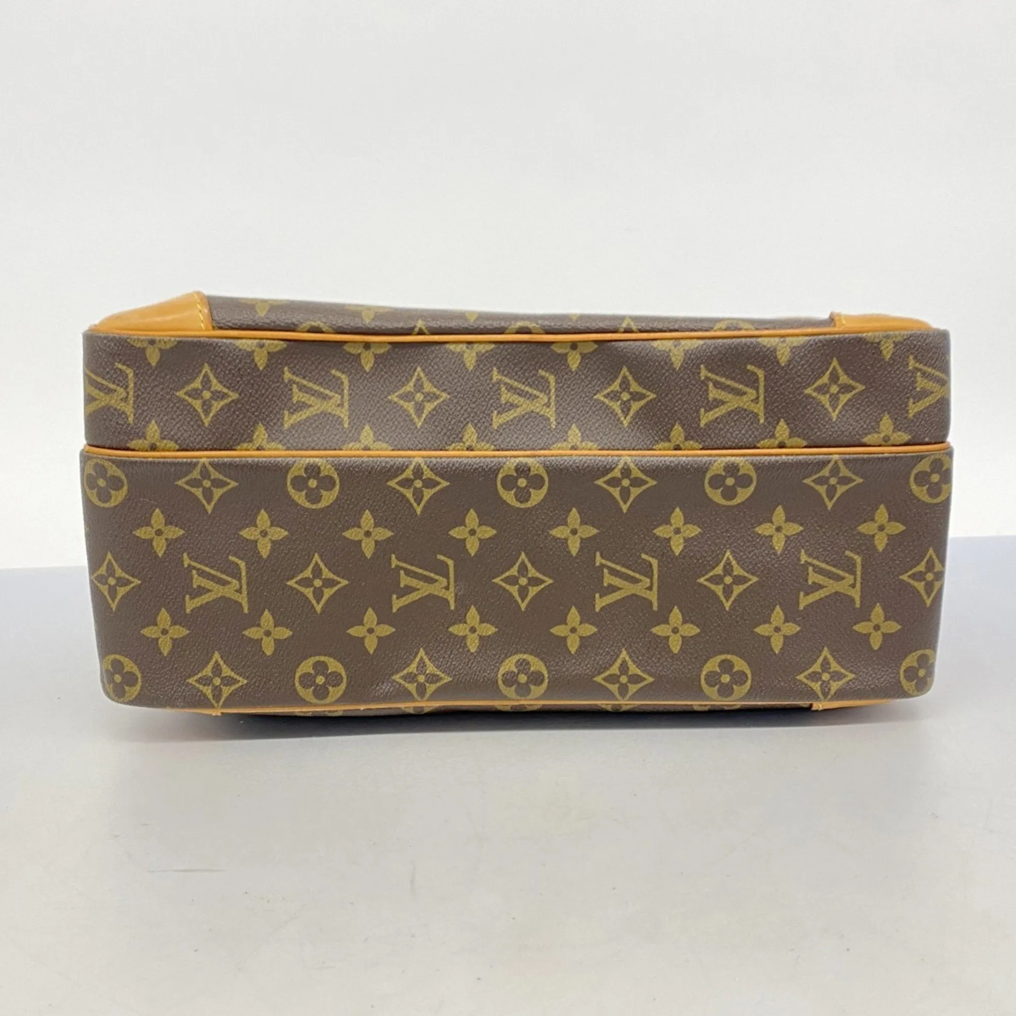 Louis Vuitton Shoulder Bag (Pre-Owned)