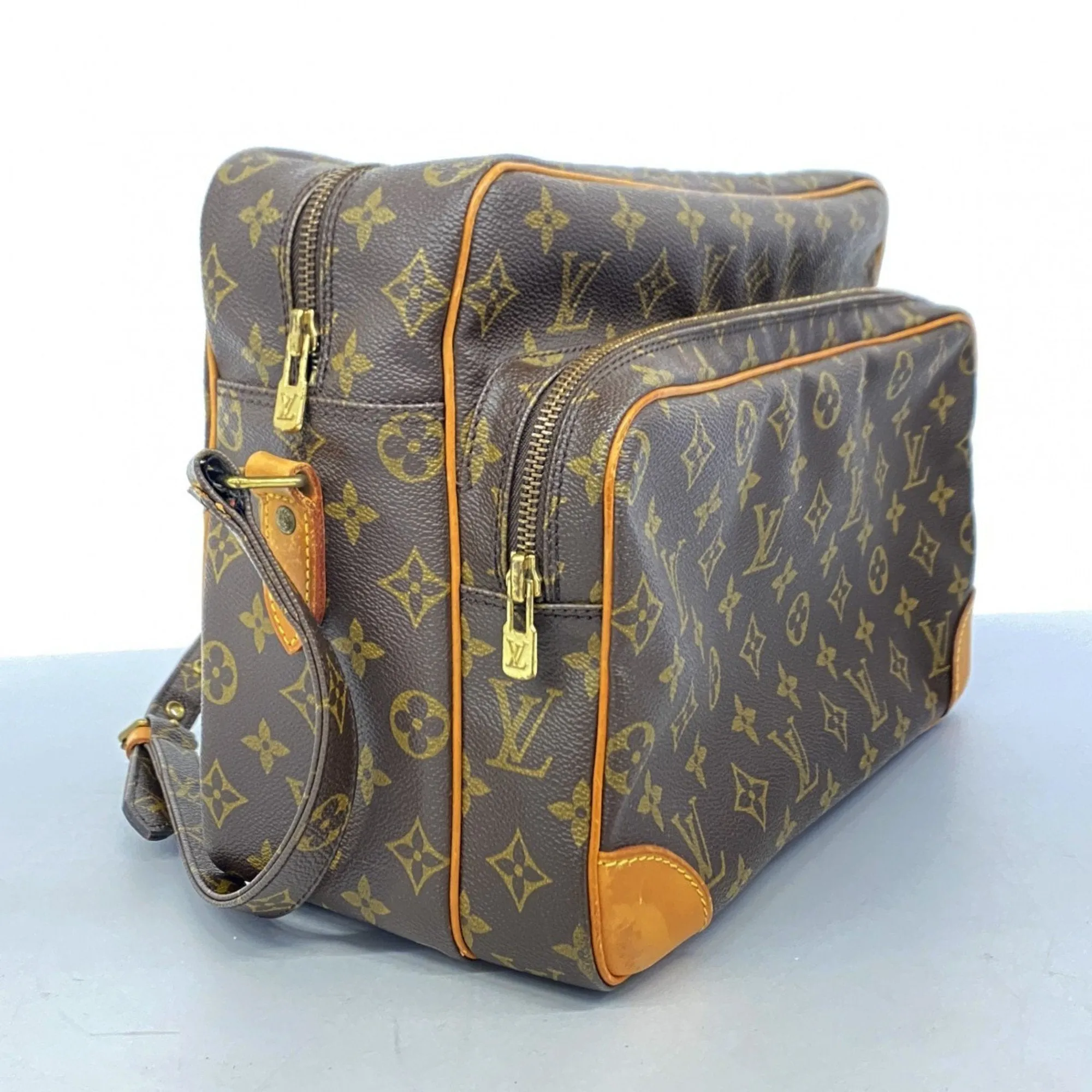 Louis Vuitton Shoulder Bag (Pre-Owned)
